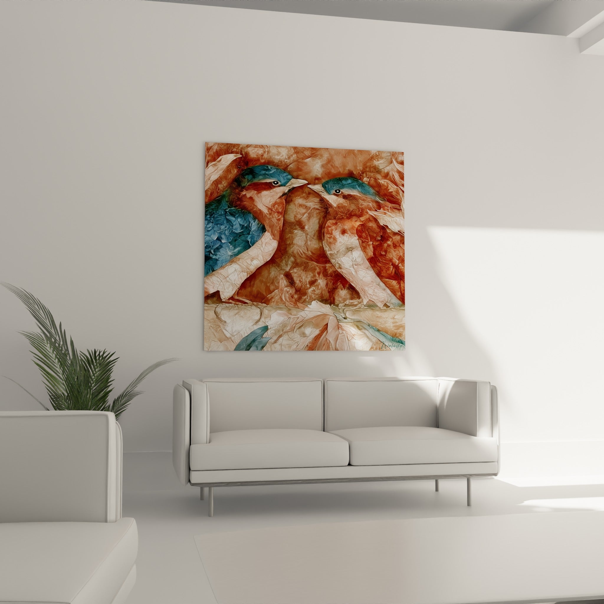 Volatiles terracotta et bleu marine sur branche stylisée, tableau au-dessus d'un canapé dans un salon lumineux