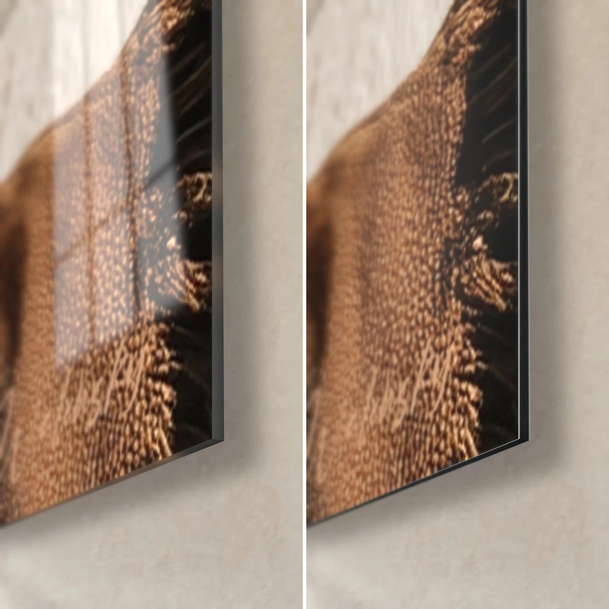 Gemälde blonde Frau und goldener Schmuck, untere rechte Ecke: glänzendes Glas mit braunen Reflexen, mattes Alu-Dibond, 3 mm Kante