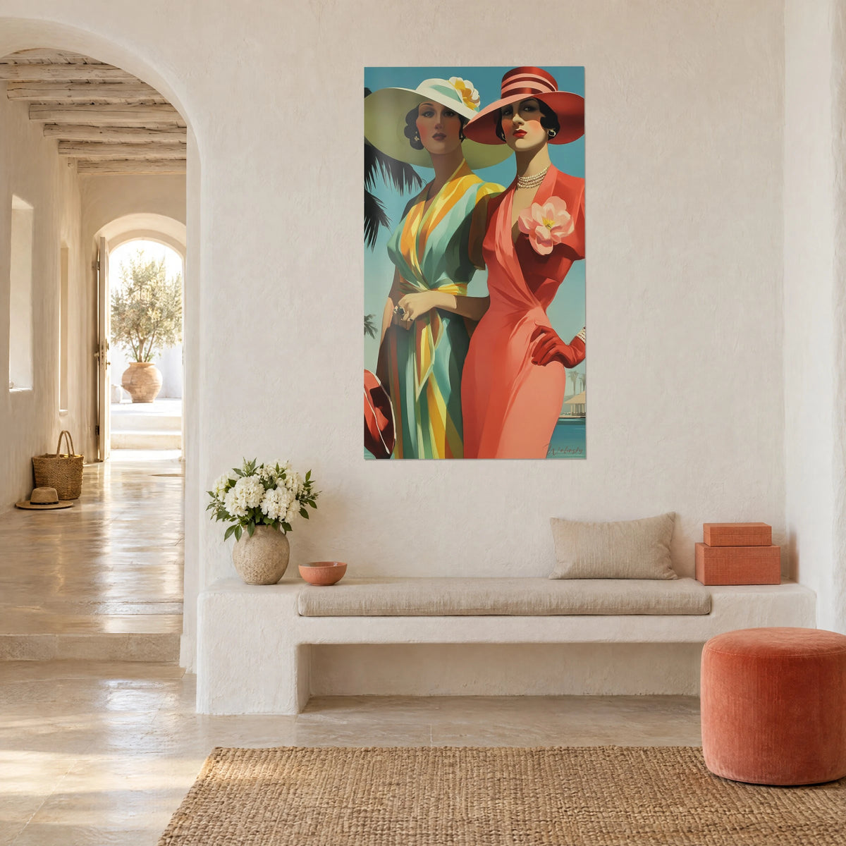 Πίνακας πορτρέτο Art Deco δύο γυναικών με κόκκινα χείλη, μαργαριτάρια και ροζ λουλούδι σε κοραλλί φόρεμα, γαλάζιος ουρανός, λευκός ασβεστωμένος τοίχος