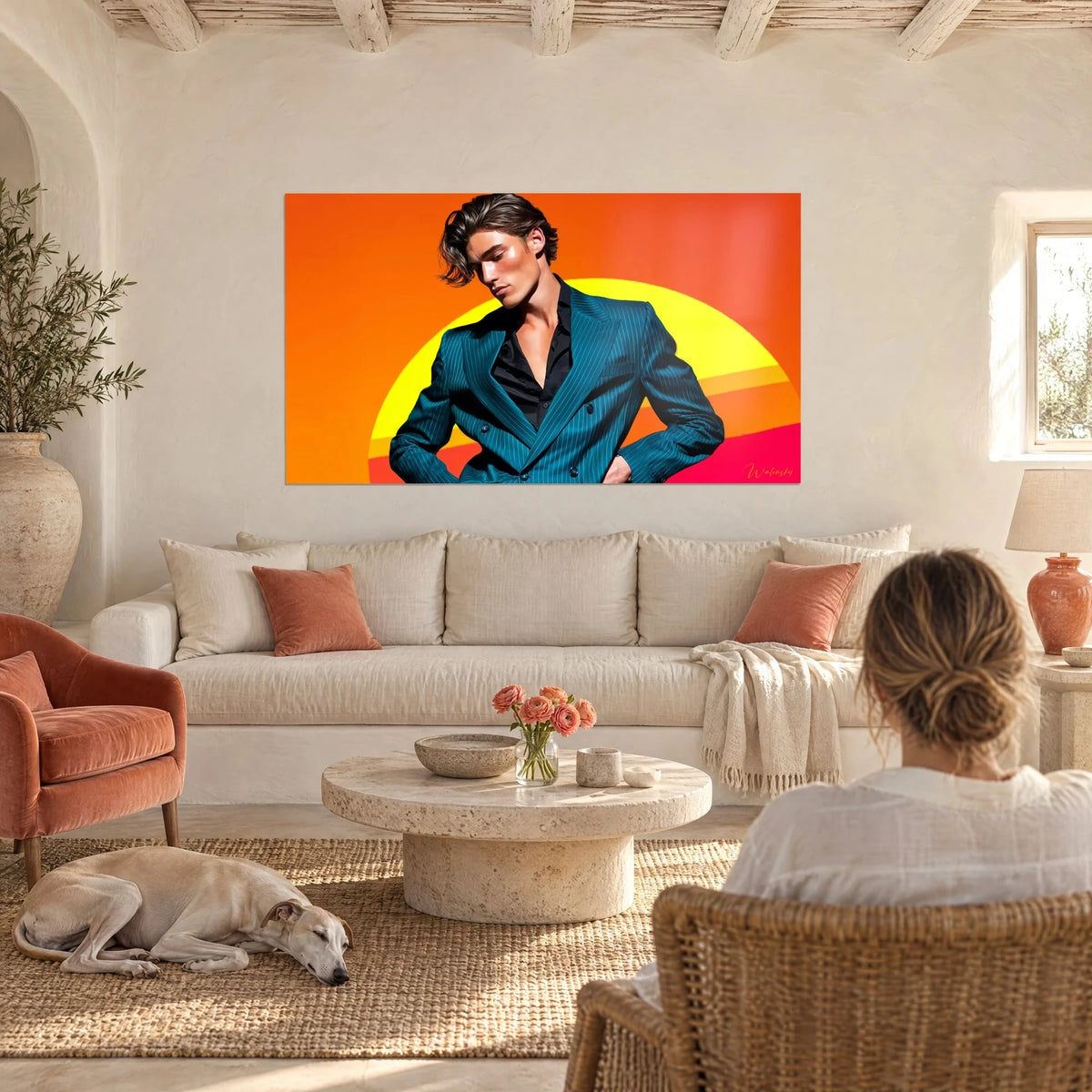 Tableau jeune dandy en costume pétrole à rayures sur soleil jaune et fond orange, au-dessus d'un canapé dans un salon lumineux