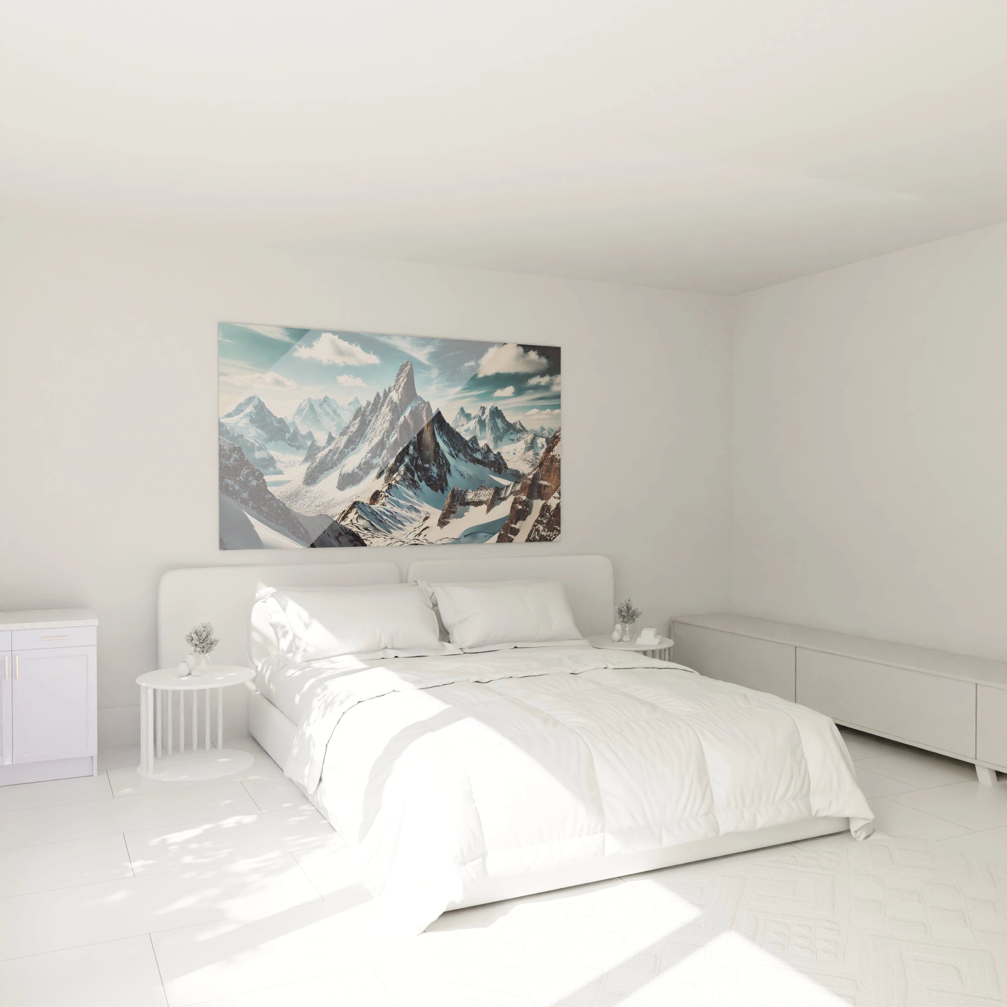 Accroché au mur de cette chambre, le tableau Montagne crée une atmosphère apaisante au-dessus du lit. Il invite à l'évasion avec ses nuances de bleu et de blanc.

