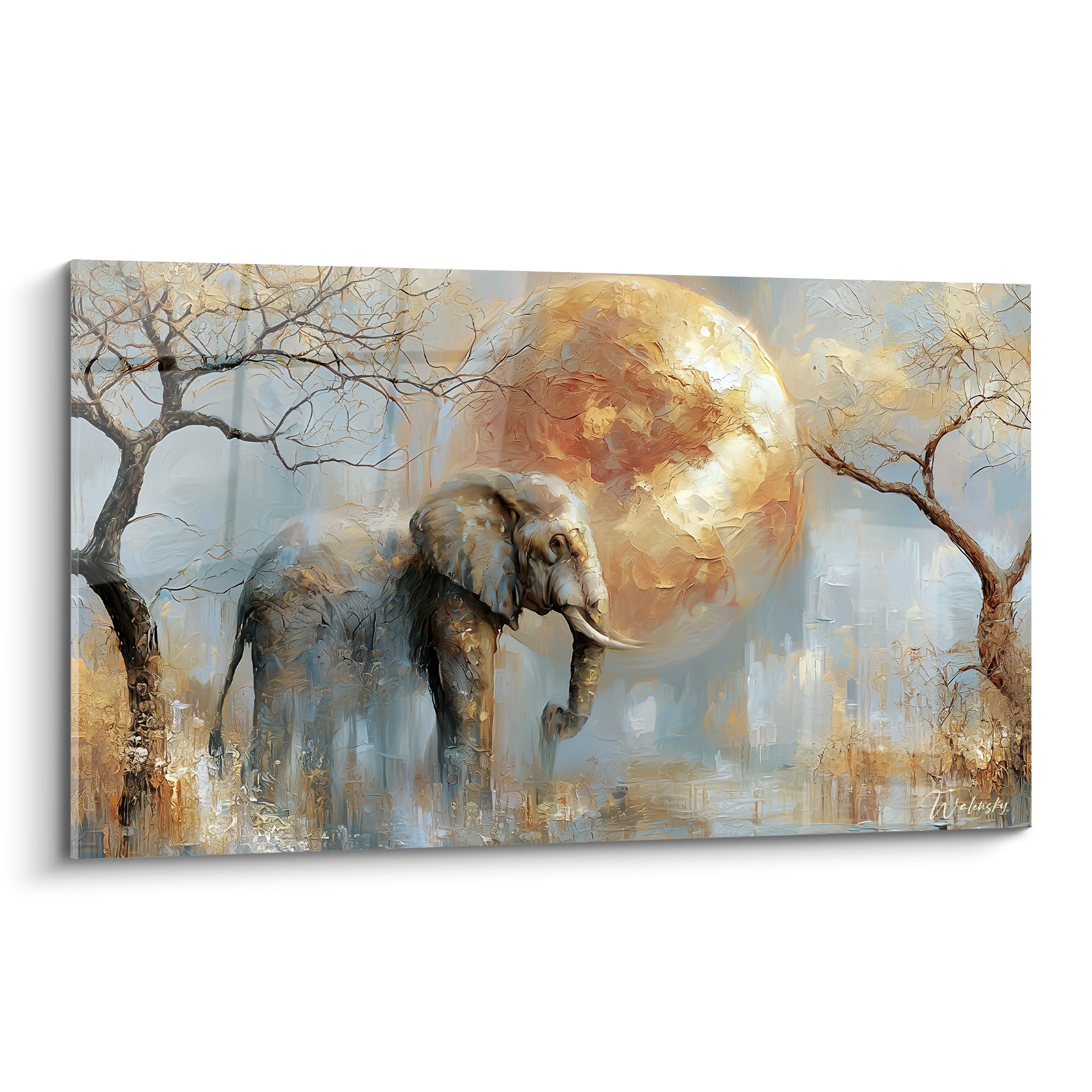 Éléphant doré marchant devant un soleil ocre, entre arbres dénudés bleu gris et brume