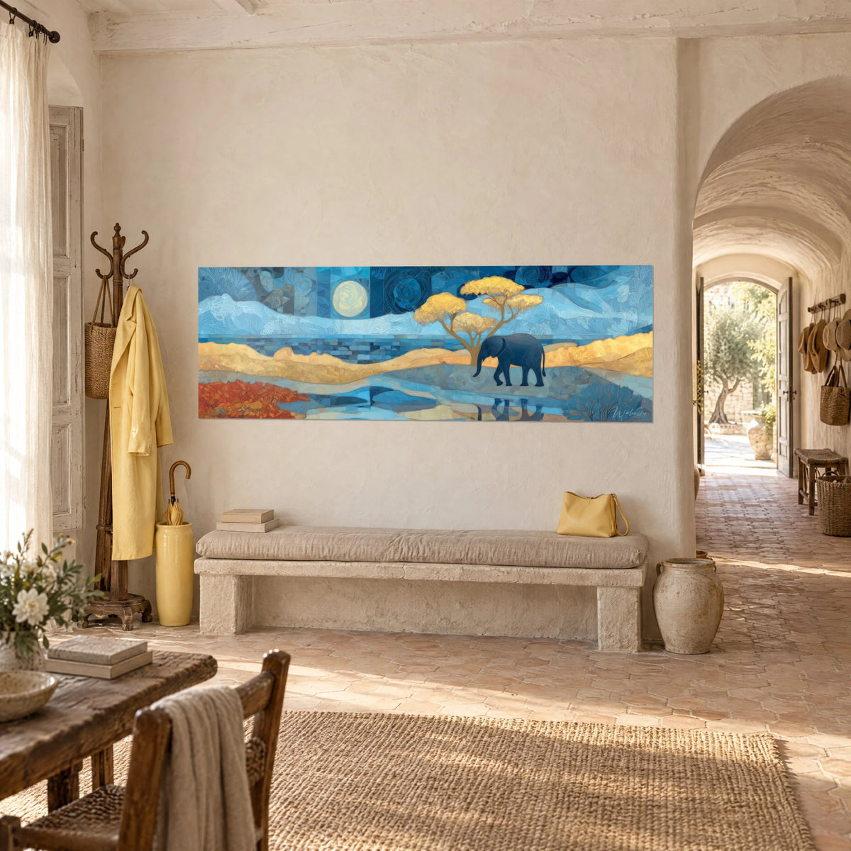 Tableau éléphant d'Afrique marchant au bord d'un lac bleu, sable ocre et feuillage rouille au coin, vue de trois-quarts dans un couloir voûté en pierre