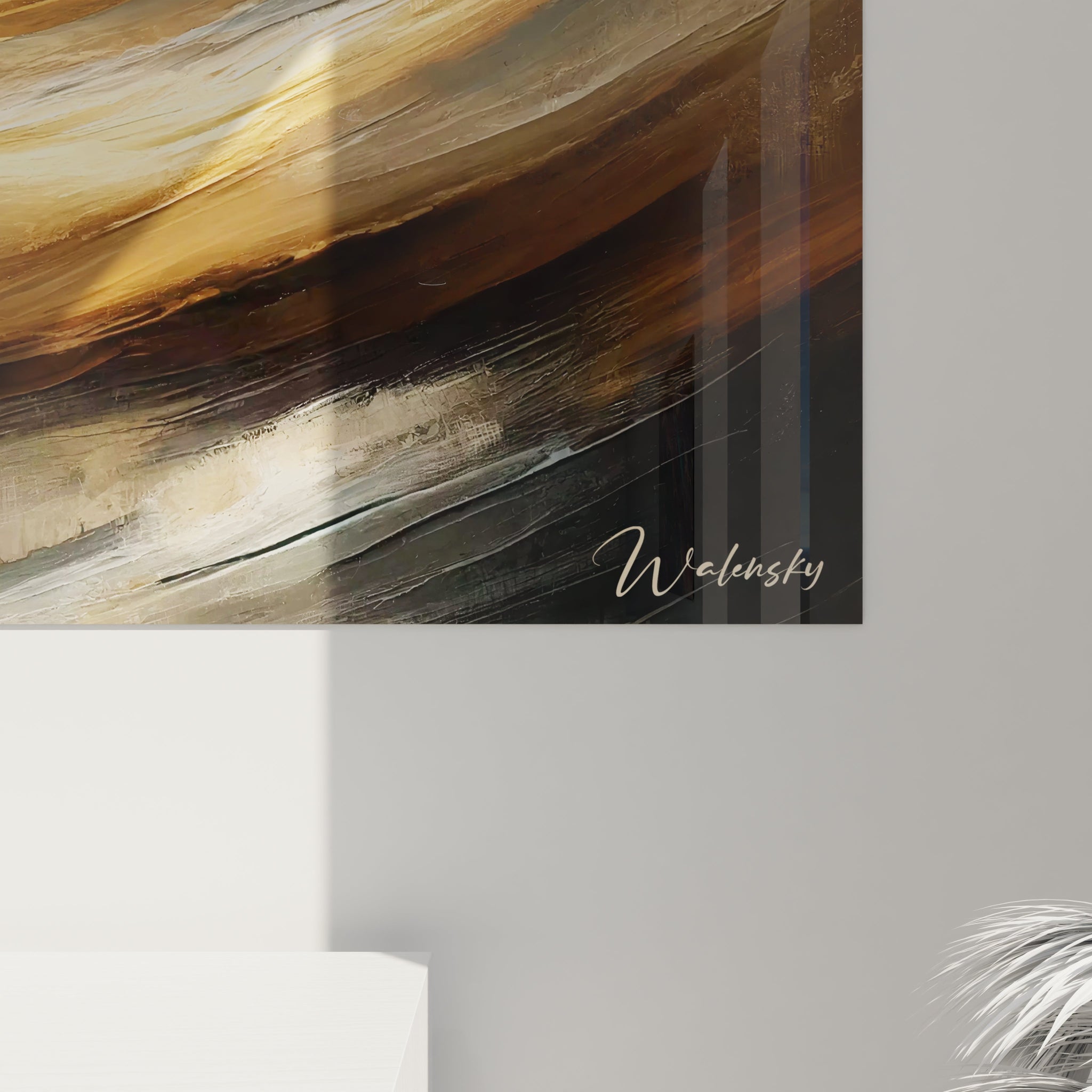 Un tableau abstrait de plaine vallonnée sous ciel orageux. Utilise des nuances d'or, bleu-gris, beige et brun-noir. La texture présente des couches de peinture appliquées en mouvements courbes pour les reliefs et des empâtements pour les nuages lumineux, créant un contraste entre la lumière dorée de la vallée et l'obscurité menaçante des bords.
