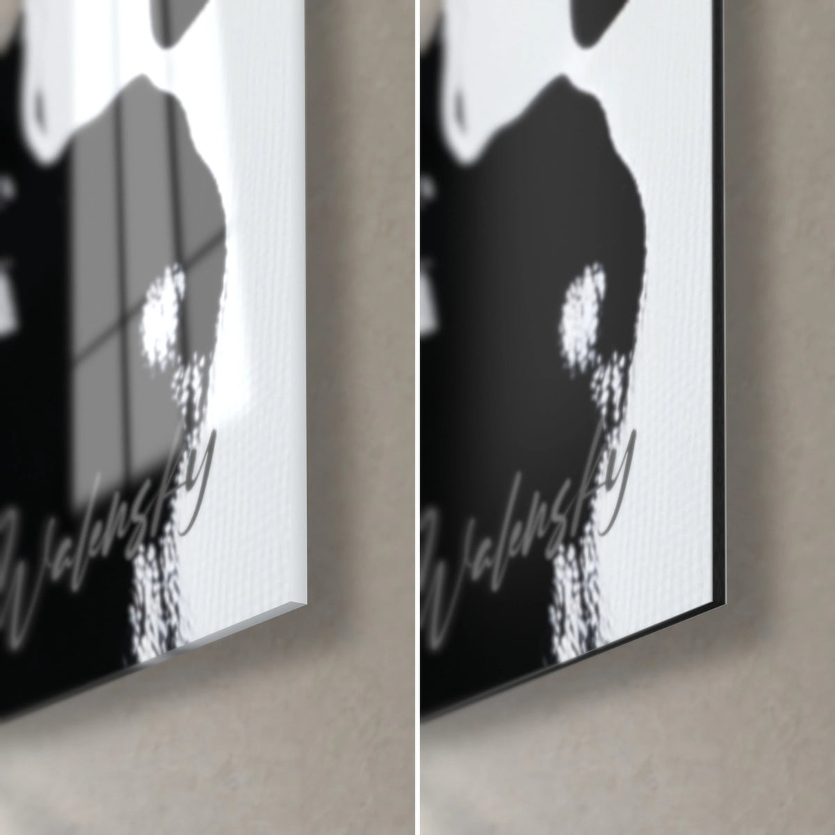 Schilderij met glanzende zwarte vlekken op wit, rechtsonder hoek: reflecterend glas links, mat Dibond rechts, 3 mm rand