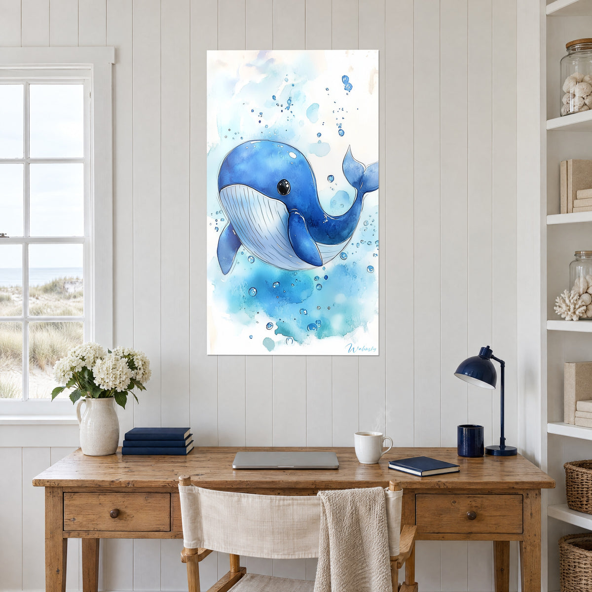 Πίνακας stylized φάλαινας με καμπούρα, γκρι-μπλε ριγέ κοιλιά, γαλάζιοι και λευκοί πιτσιλισμοί, πάνω από γραφείο από ανοιχτόχρωμο ξύλο