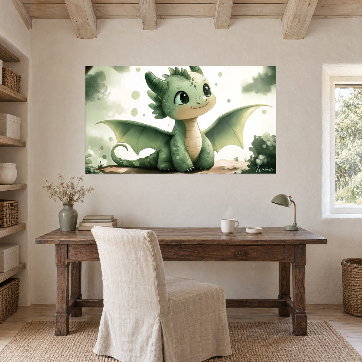 Schilderij jonge draak met mosgroen gevlekte schubben en zandkleurige buik, boven een bureau van ruw hout