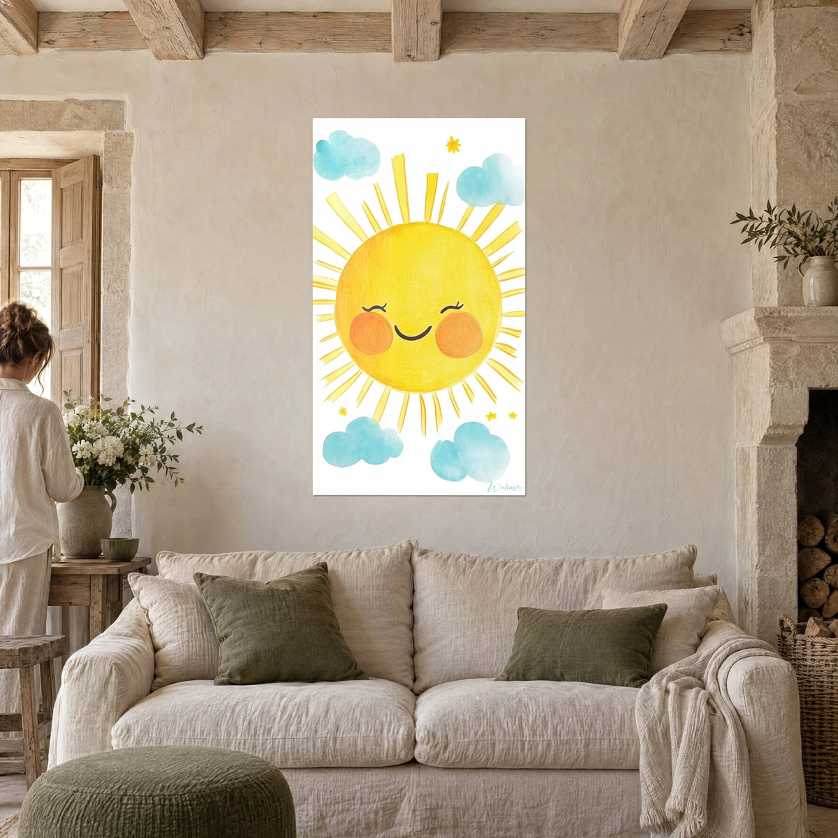 Schilderij van een lachende gele zon met oranje wangen, omringd door hemelblauwe wolken, boven een bank in een lichte woonkamer