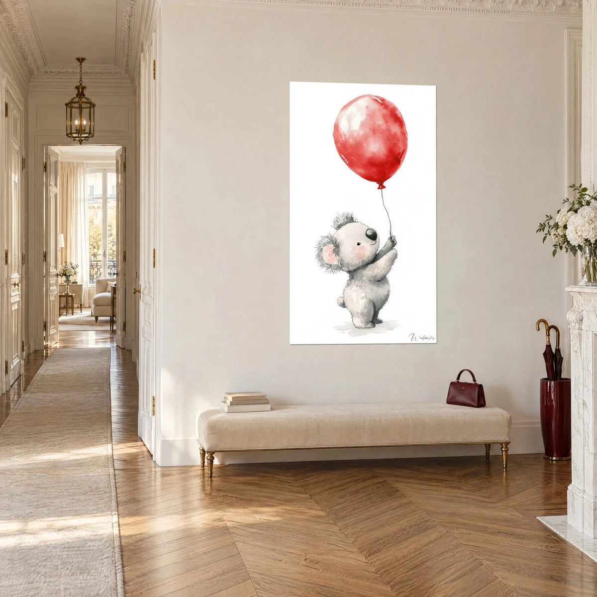 Gemälde Koala-Bärchen mit rosigen Ohren und großer schwarzer Nase, der die Schnur eines karminroten Ballons packt, parkettierter Haussmann-Flur