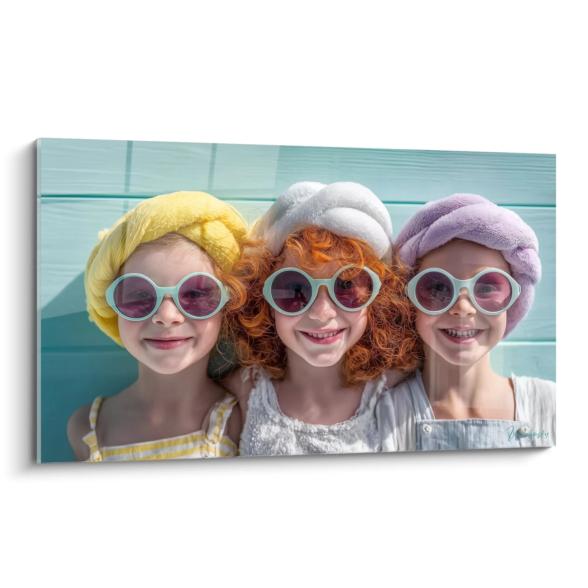tableau mural enfants souriants Walensky montrant trois filles rieuses en serviettes colorées et lunettes de soleil
