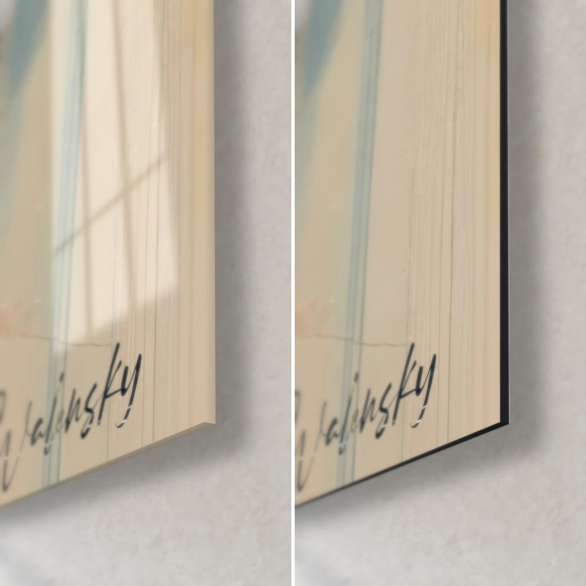 Schilderij verliefden in een omhelzing, rechtsonder: handtekening Walinsky op crèmebeige, glanzend glas en mat zwart Dibond