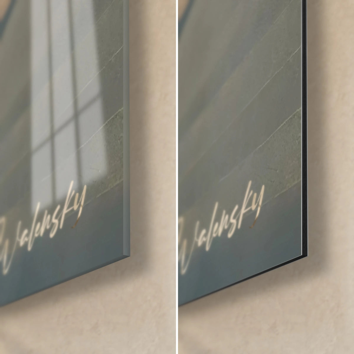 Quadro di carpe koi dorate, angolo in basso a destra: vetro lucido grigio-azzurro a sinistra, Dibond opaco a destra, bordo di 3 mm e firma