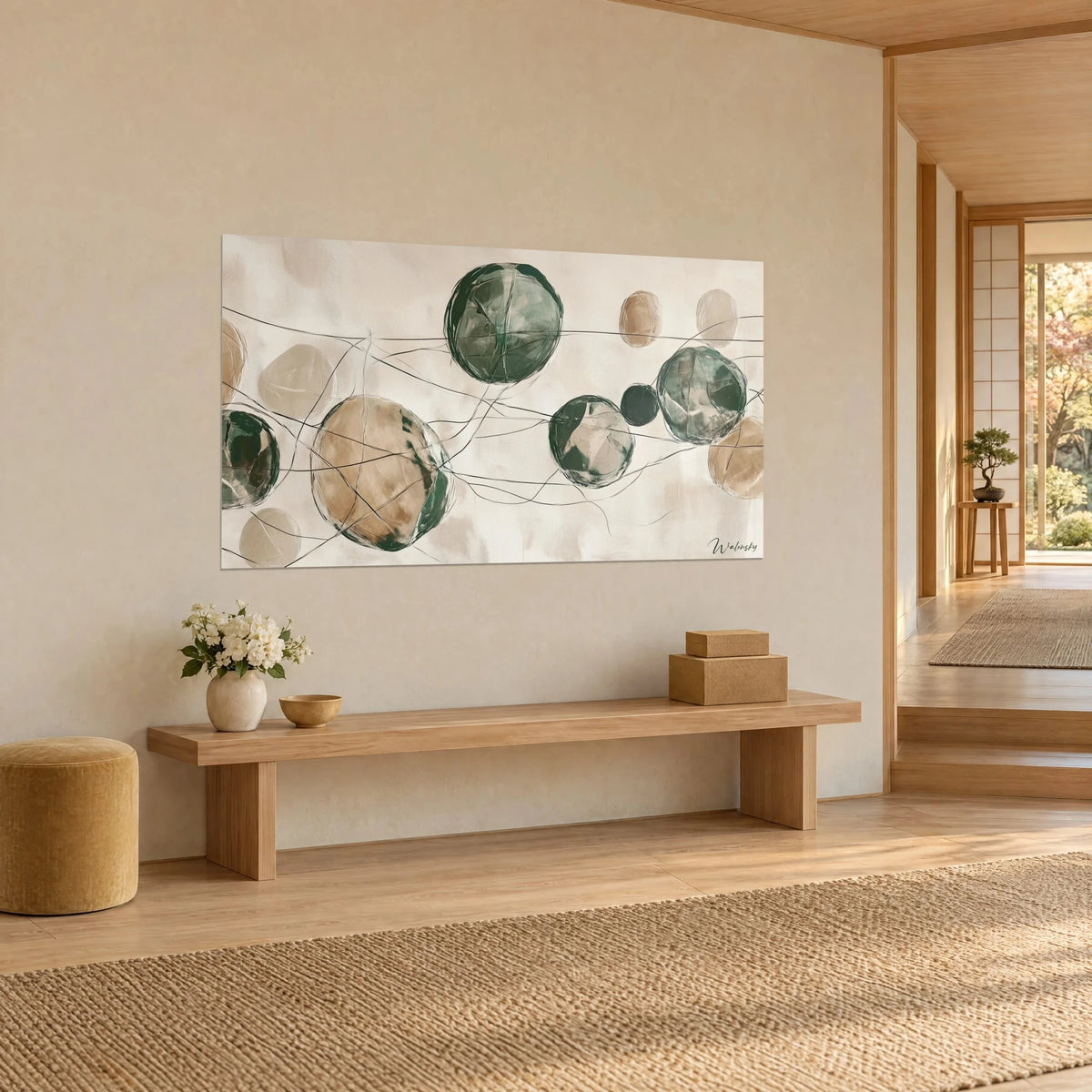 Tableau bulles translucides vert forêt et ocre sur fond crème, traits d'encre fins, mur d'un couloir japandi en trois-quarts