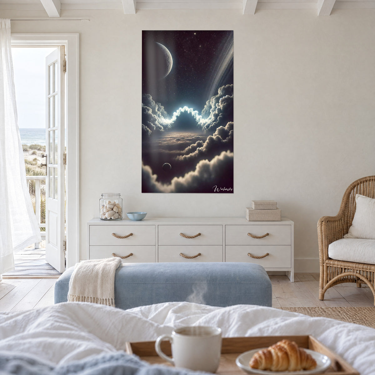 Πίνακας κοσμικό τοπίο από μαργαριταρένια cumulus και γκρι ημισέληνο φεγγαρι, κρεμασμένος πάνω από κρεβάτι σε φωτεινή κρεβατοκάμαρα