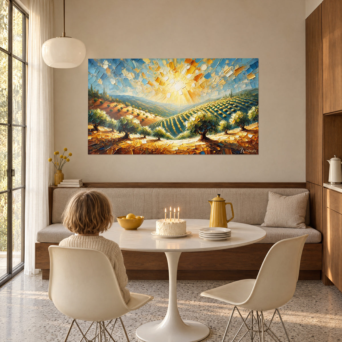Quadro valle con alberi contorti, raggi di luce bianca e arancio, bambino di spalle davanti a una torta di compleanno, soggiorno aperto