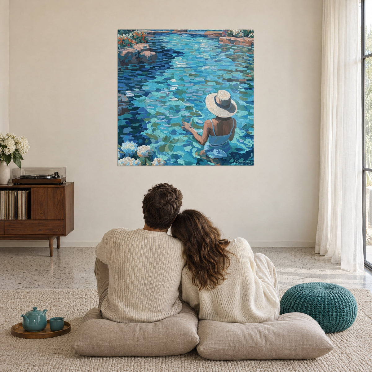Cuadro buceadora soñadora bajo su sombrero crema, mosaico de agua azul real y verde agua, flores blancas, salón bañado de luz suave