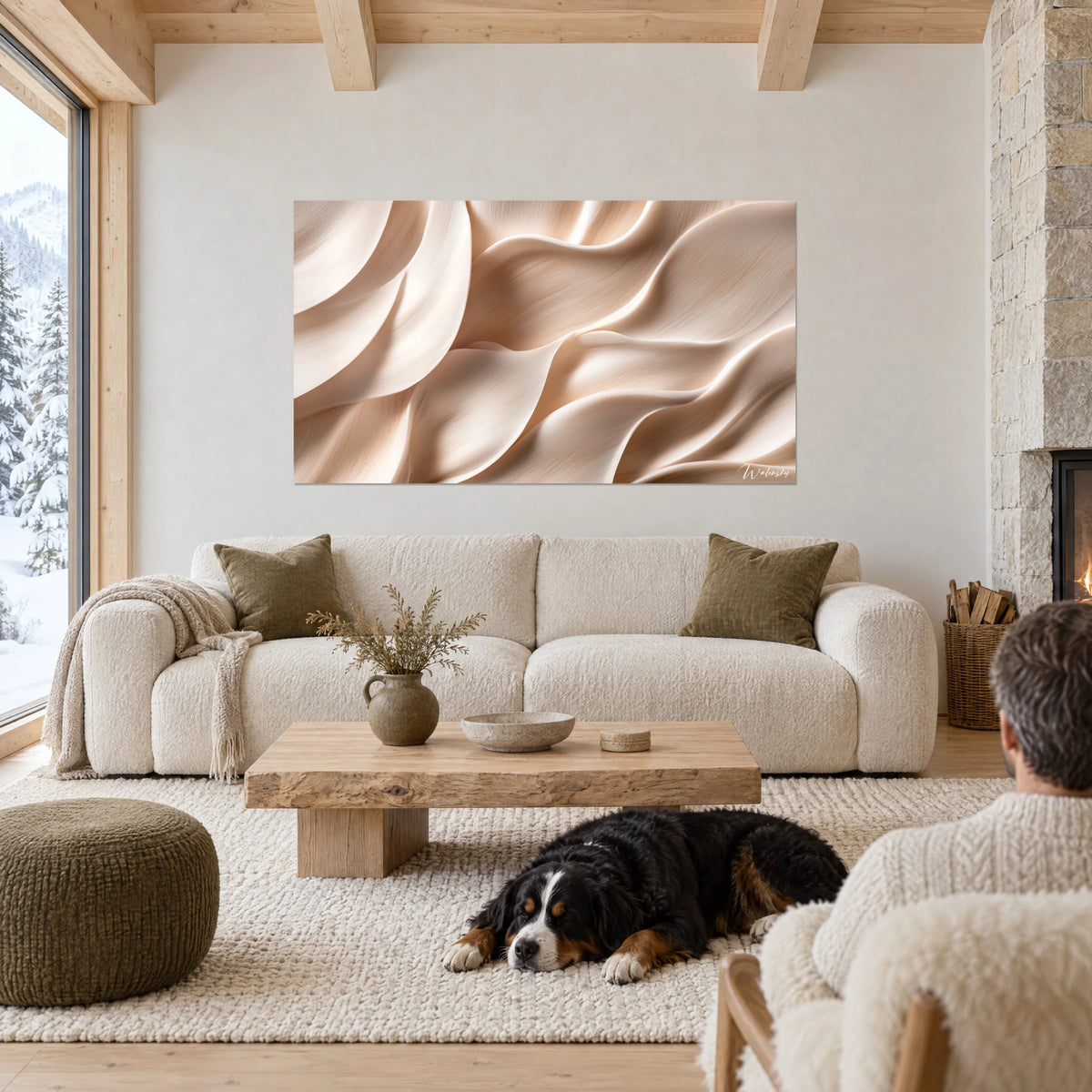 Tableau pétales de soie ivoire et rose poudré, plis sculptés en vagues, au-dessus d'un canapé dans un salon lumineux