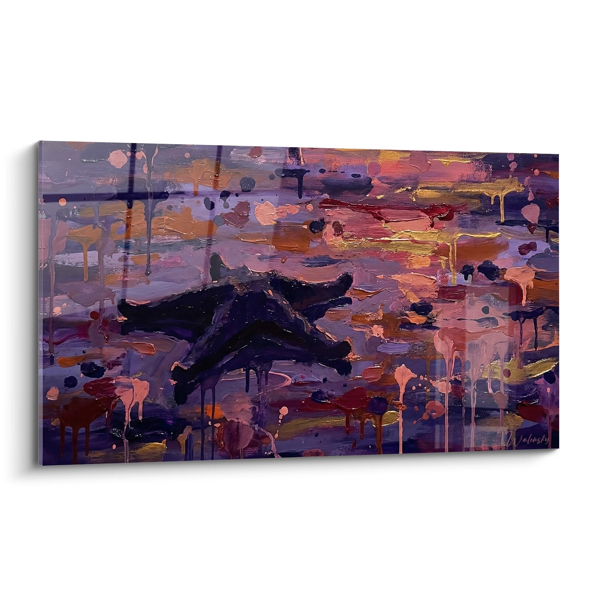 Expressionistisches Gemälde mit violettem Seestern auf mehrfarbigem Hintergrund mit rosa und goldenen Farbläufen