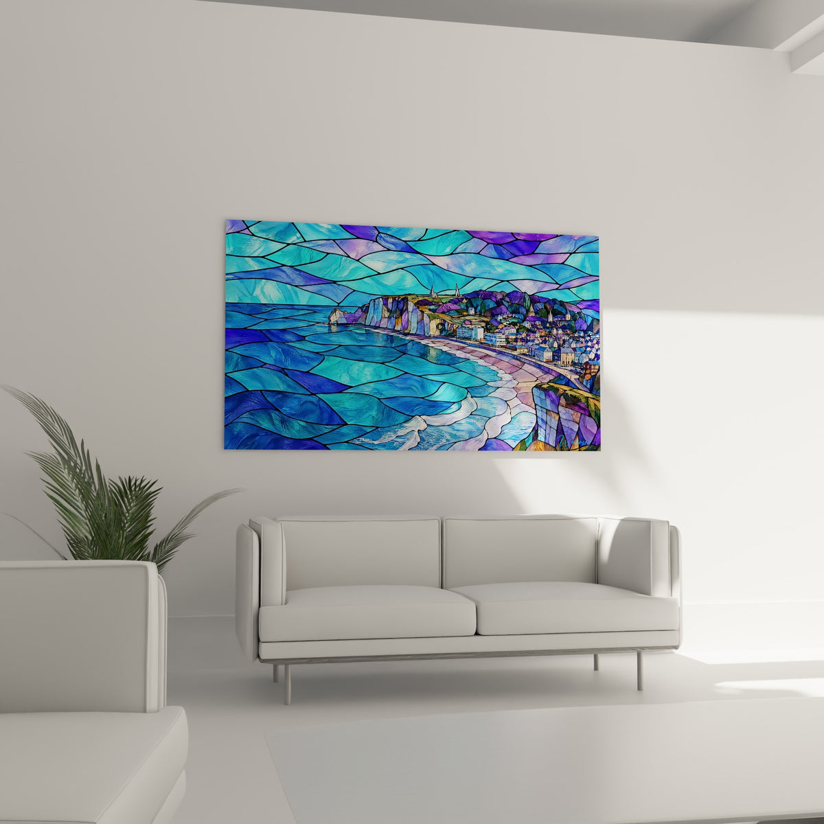 Côte normande stylisée en vitrail turquoise et ocre au-dessus d'un canapé dans un salon lumineux