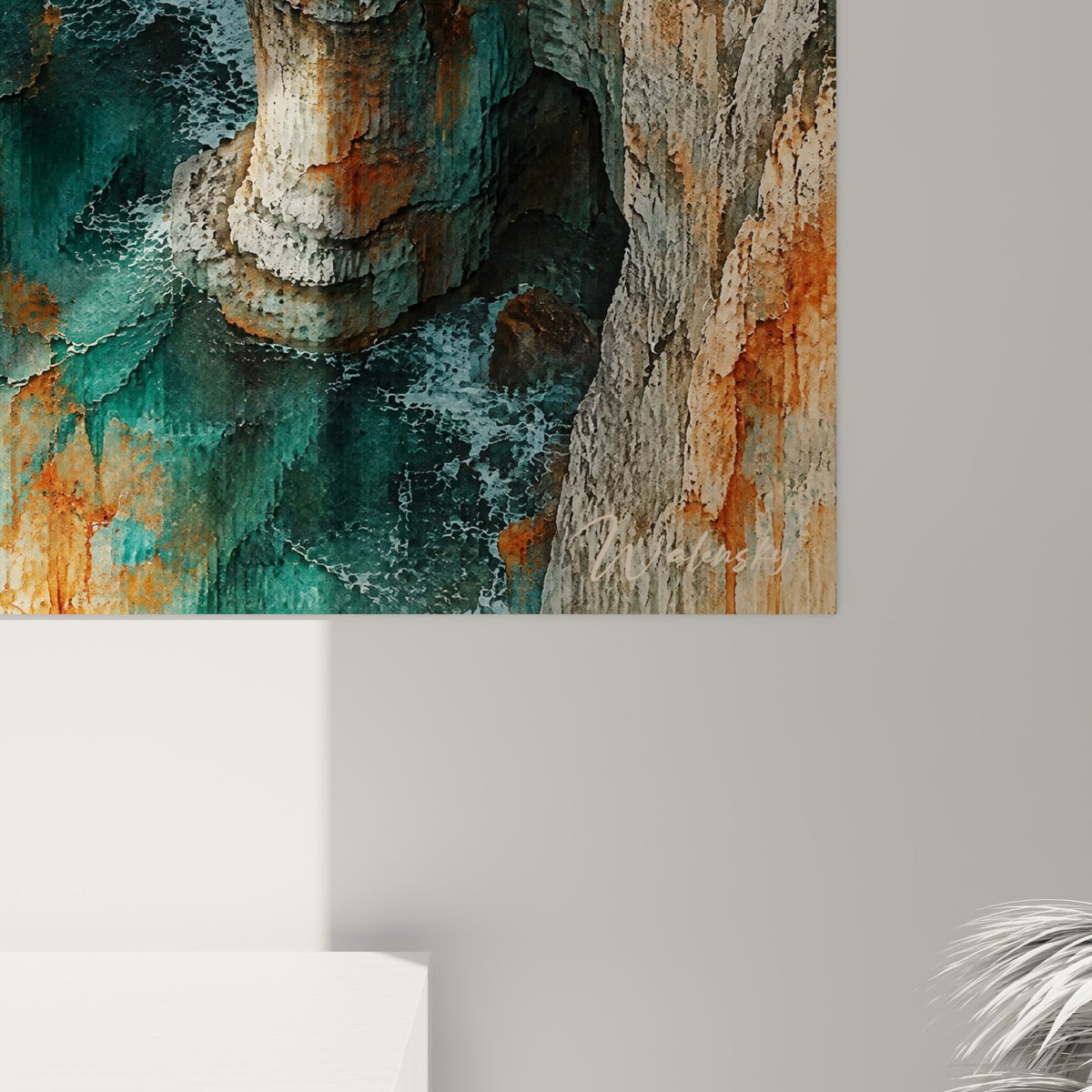 Coulures aquarelle turquoise et ocre révélant le grain de la toile sur cette falaise d'Étretat