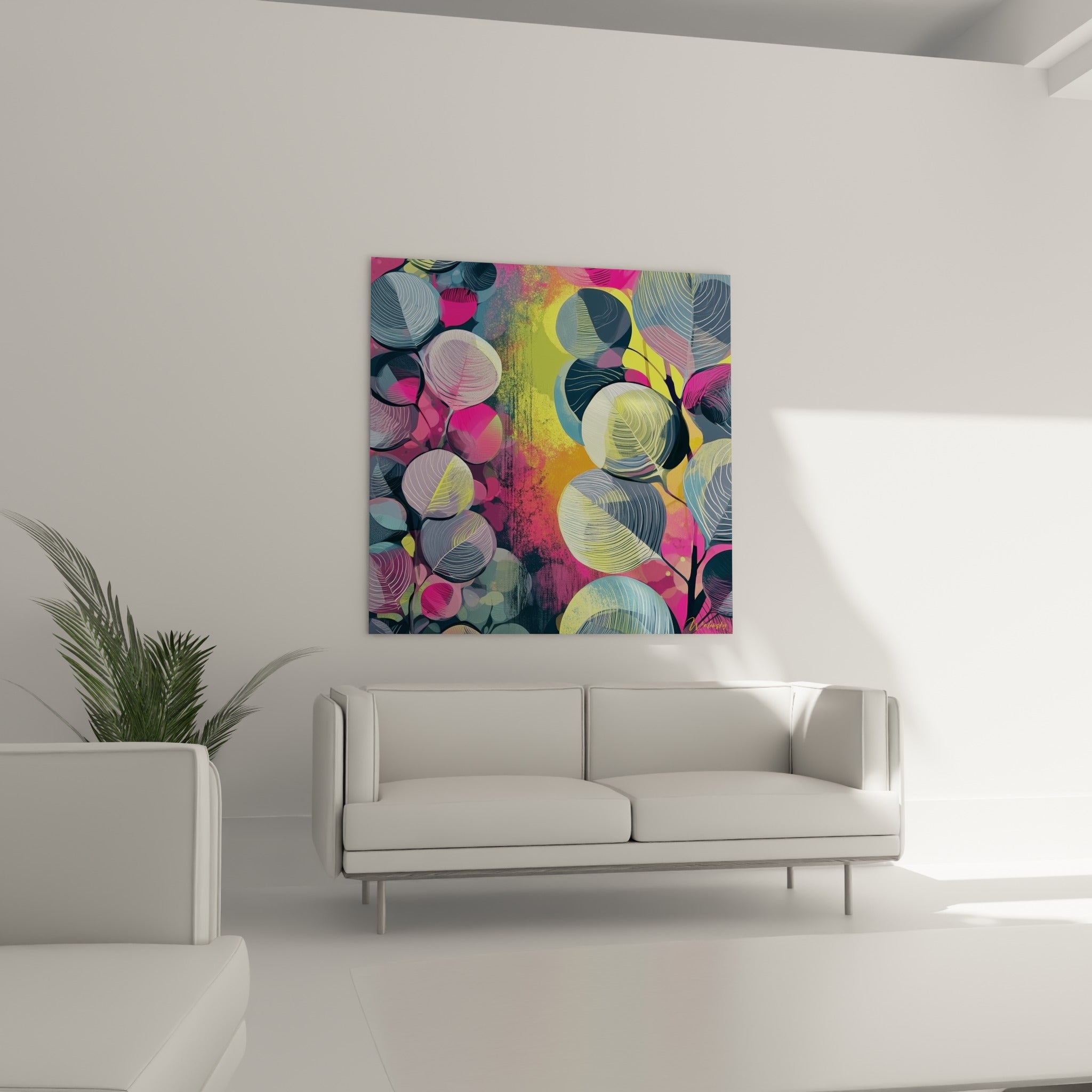 Branches d'eucalyptus anthracite et fuchsia disposées au-dessus d'un canapé dans un salon lumineux