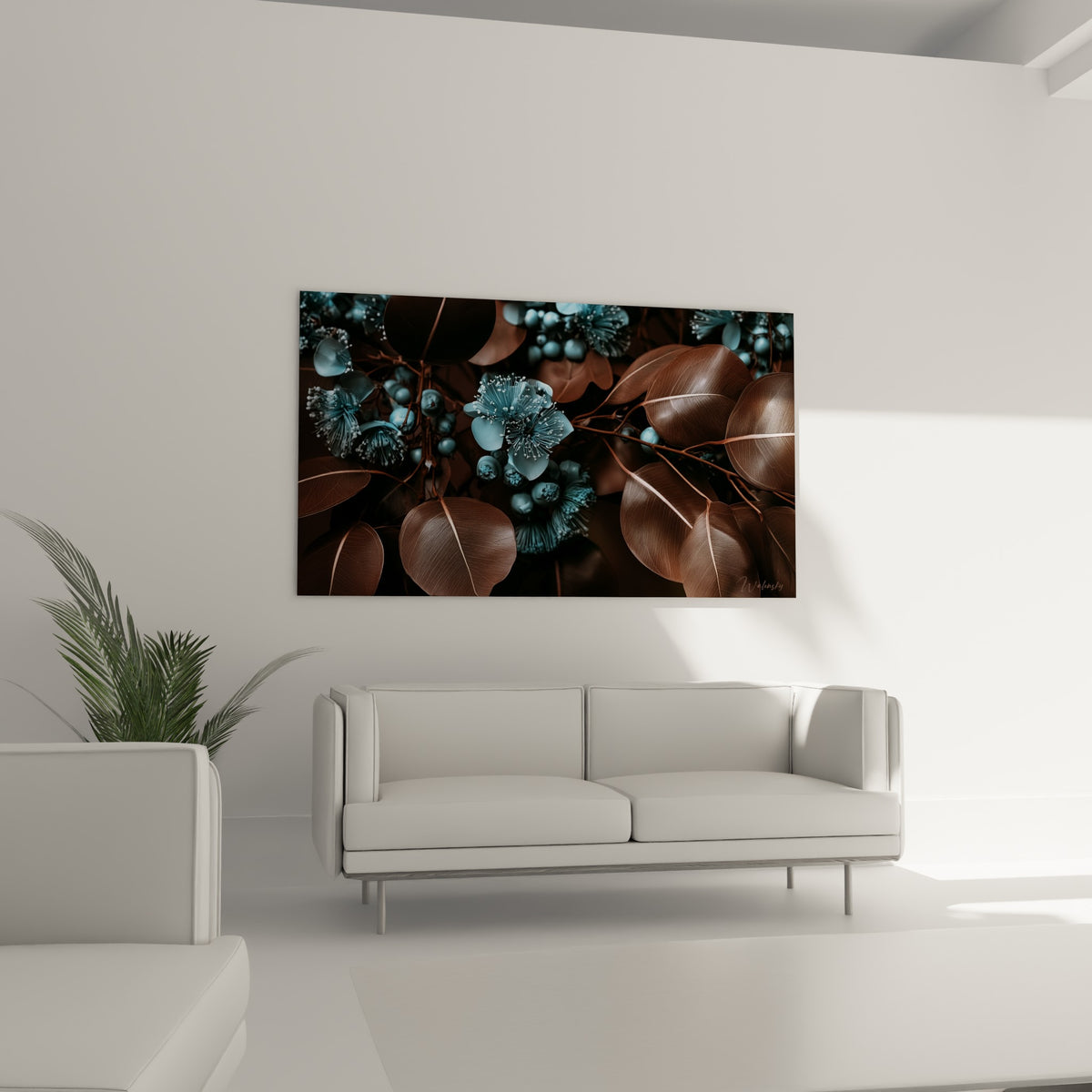 Bouquet d'eucalyptus anthracite et bleu poudré au-dessus d'un canapé dans un salon lumineux