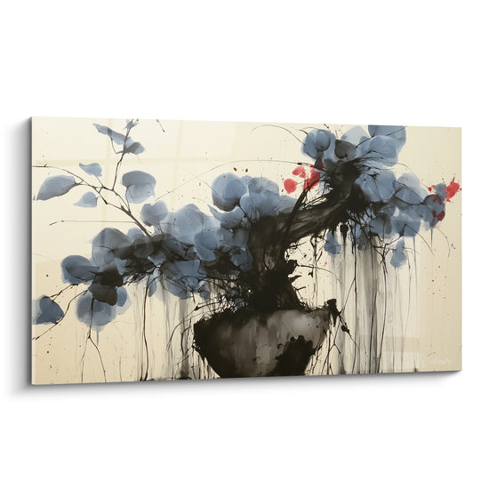 Bonsaï en encre bleu ardoise et noire avec éclats rouges sur fond ivoire, style gestuel