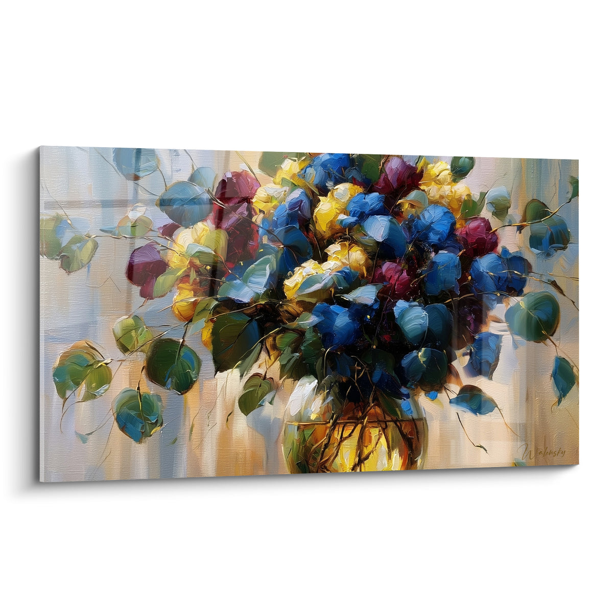 Bouquet Eucalyptus aux fleurs bleu marine et jaunes dans un vase doré translucide, style peinture au couteau
