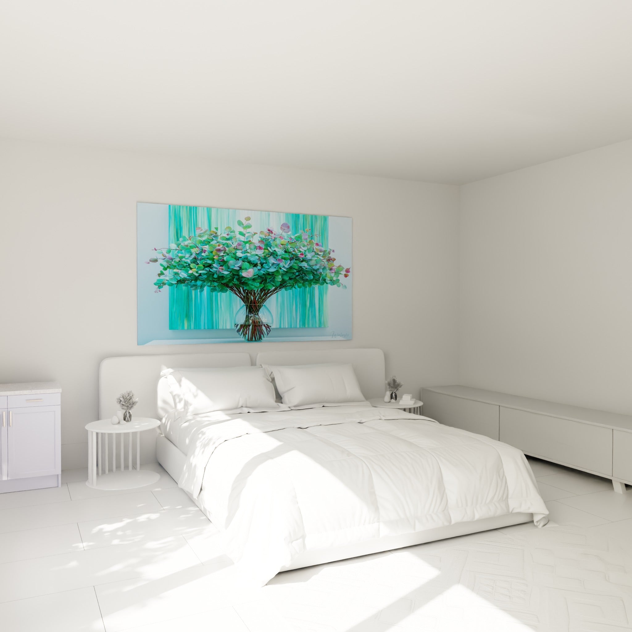 Eucalyptus vert et rose déployé en bouquet, accroché au-dessus d'un lit dans une chambre claire