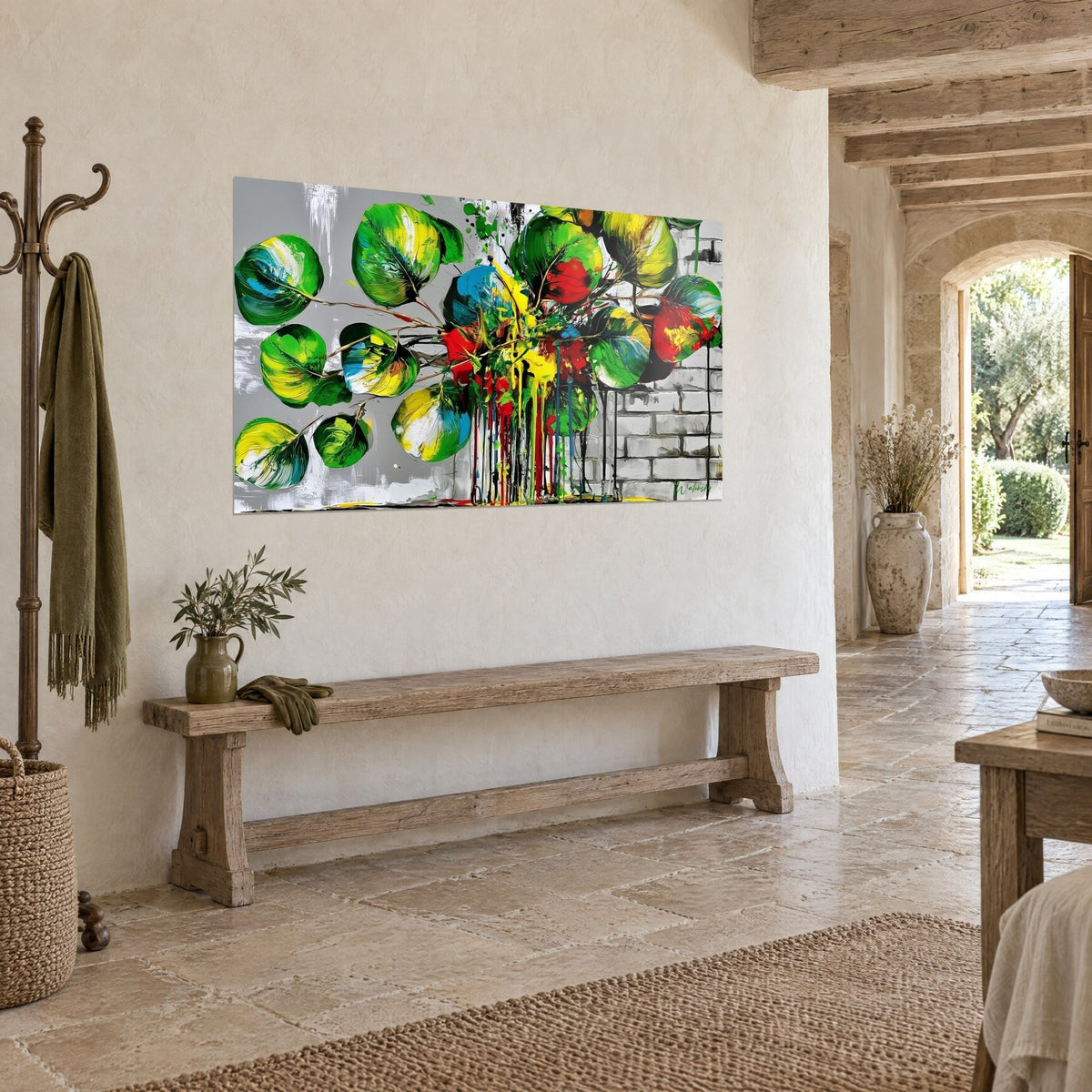 Tableau branches d'eucalyptus en peinture épaisse, vert, jaune et rouge sur briques grises, banc en bois, vue de trois-quarts