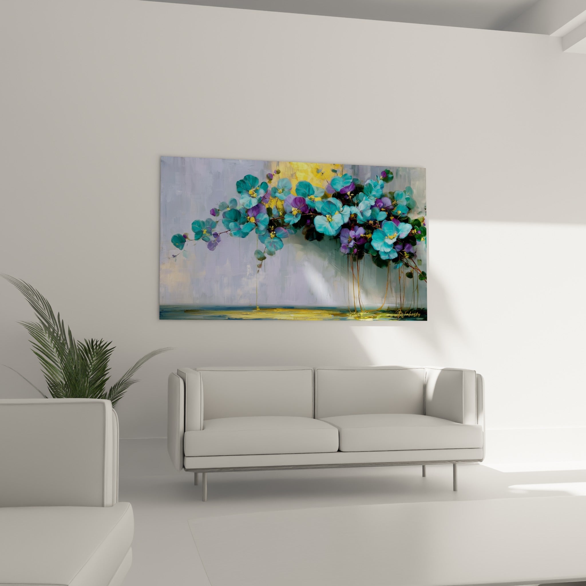 Bouquet d'eucalyptus violet et turquoise à reflets dorés, placé au-dessus d'un canapé dans un salon lumineux