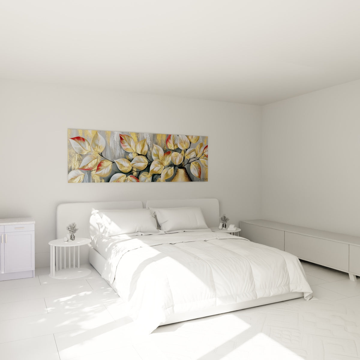Feuillage Eucalyptus doré et rouge éclatant accroché au-dessus d'un lit dans une chambre claire