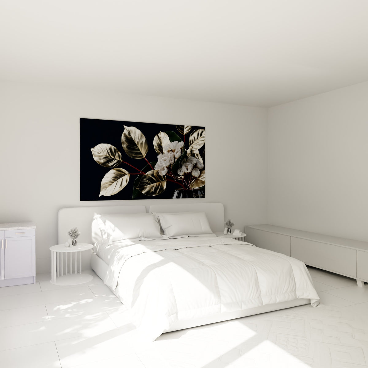 Feuilles d'Eucalyptus dorées et fleurs blanches au-dessus d'un lit dans une chambre claire