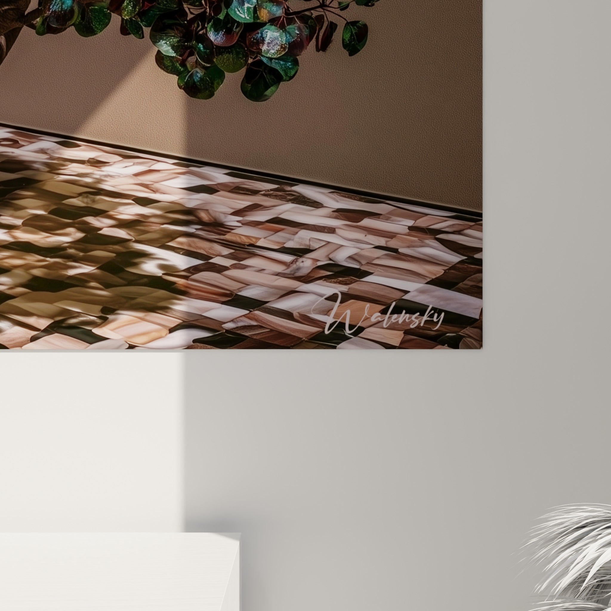 Détail du tableau Eucalyptus révélant le grain des feuilles nacrées vert et bleu sur fond anthracite
