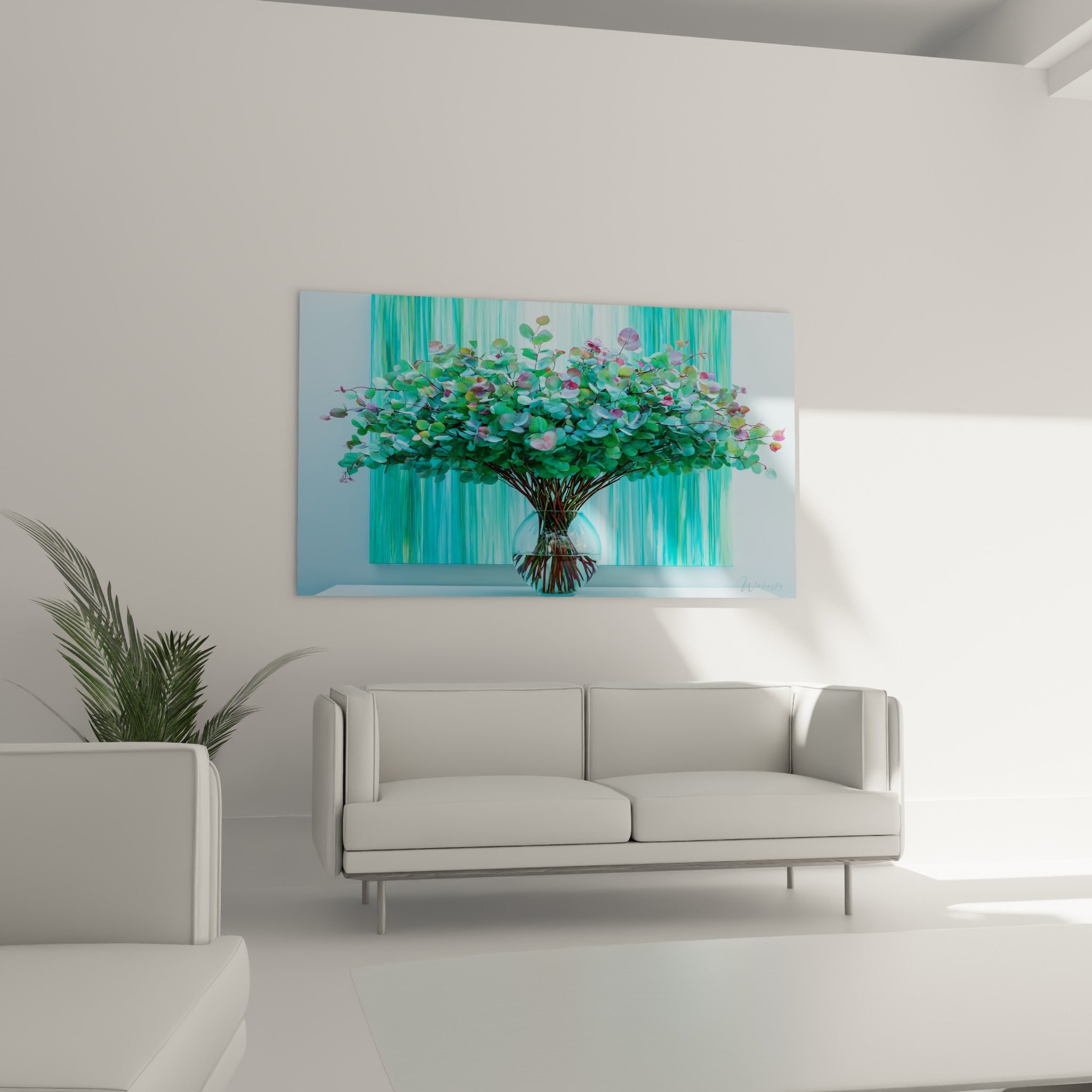 Feuillage d'eucalyptus turquoise et vert sauge en vase, au-dessus d'un canapé dans un salon lumineux