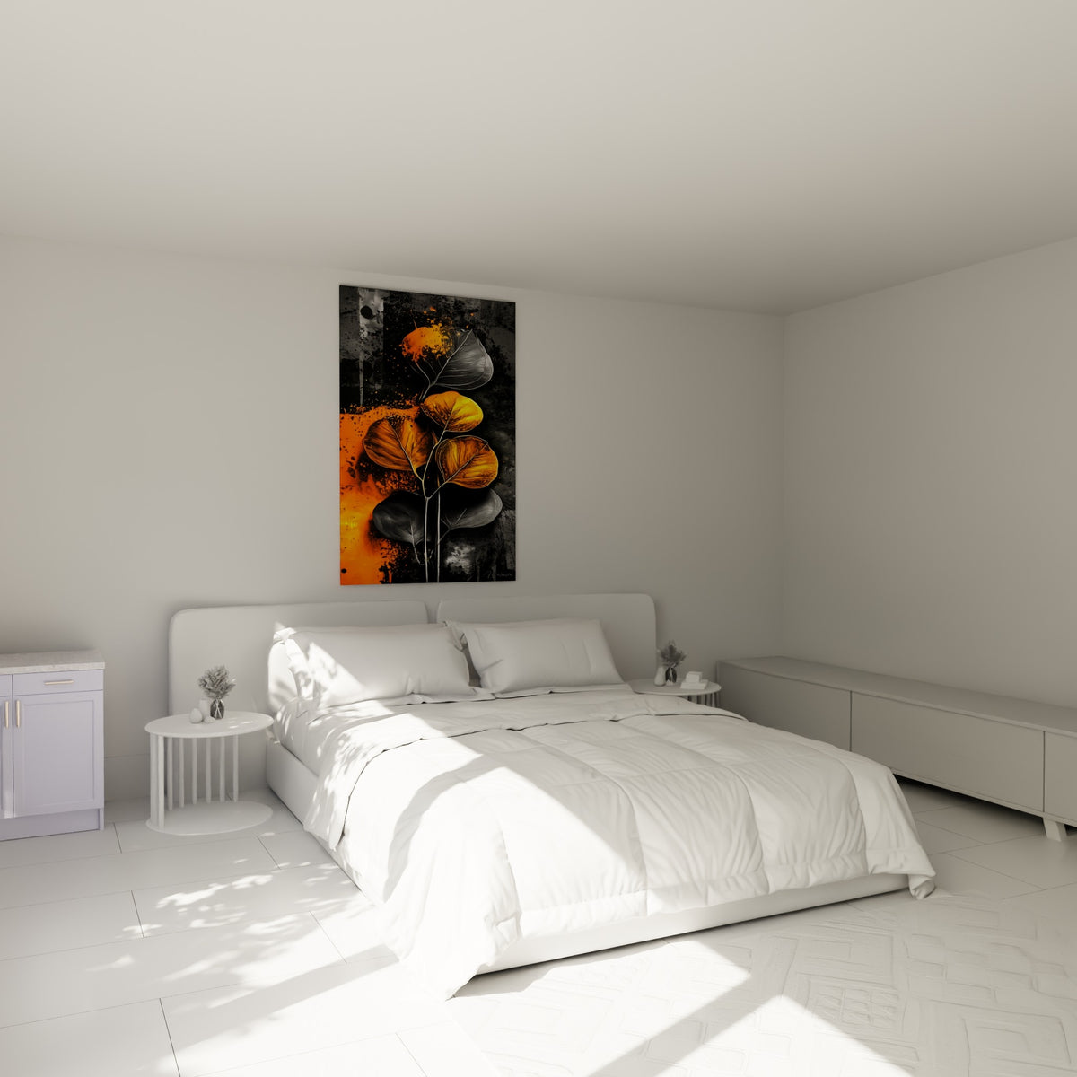 Branche d'eucalyptus dorée et noire, éclats orange vif, au-dessus d'un lit dans une chambre claire