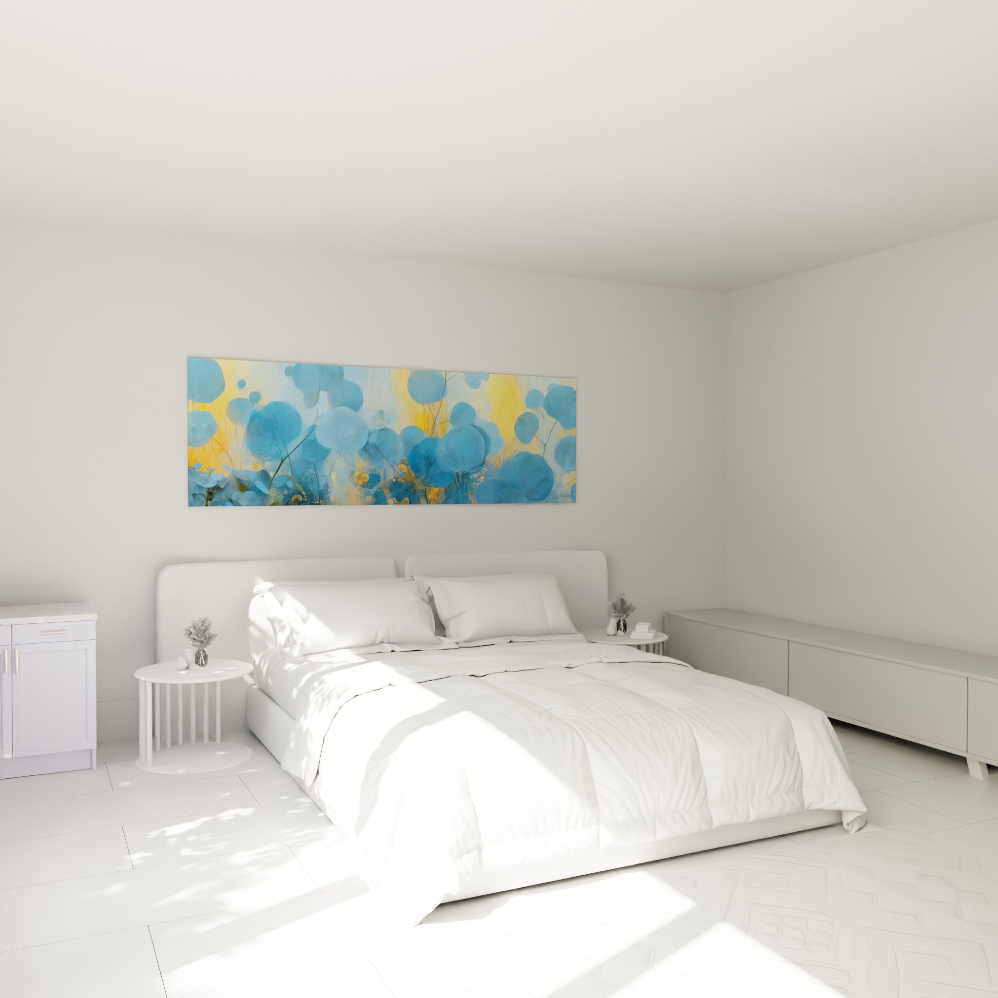 Feuillage Eucalyptus bleu et doré accroché au-dessus d'un lit dans une chambre claire