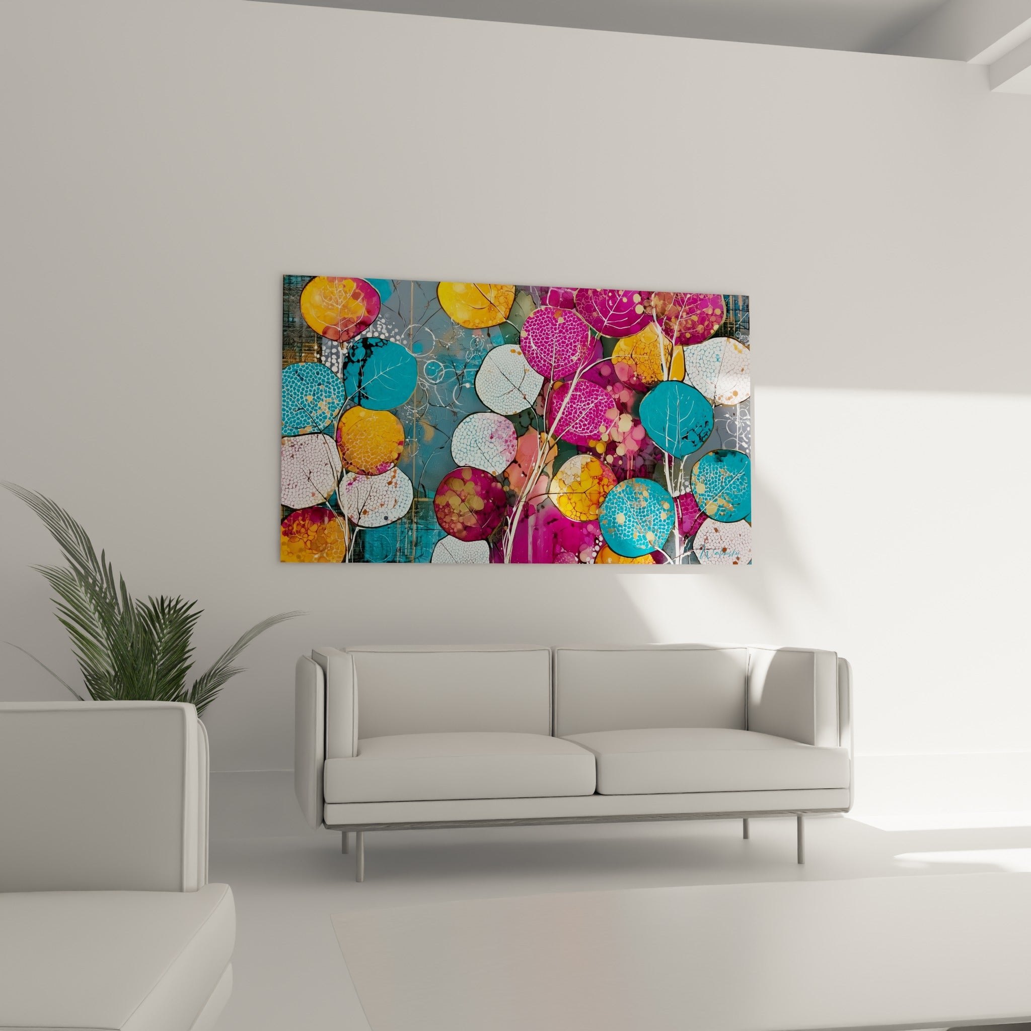 Motifs alvéolés magenta et bleu pétrole du tableau Eucalyptus au-dessus d'un canapé dans un salon lumineux