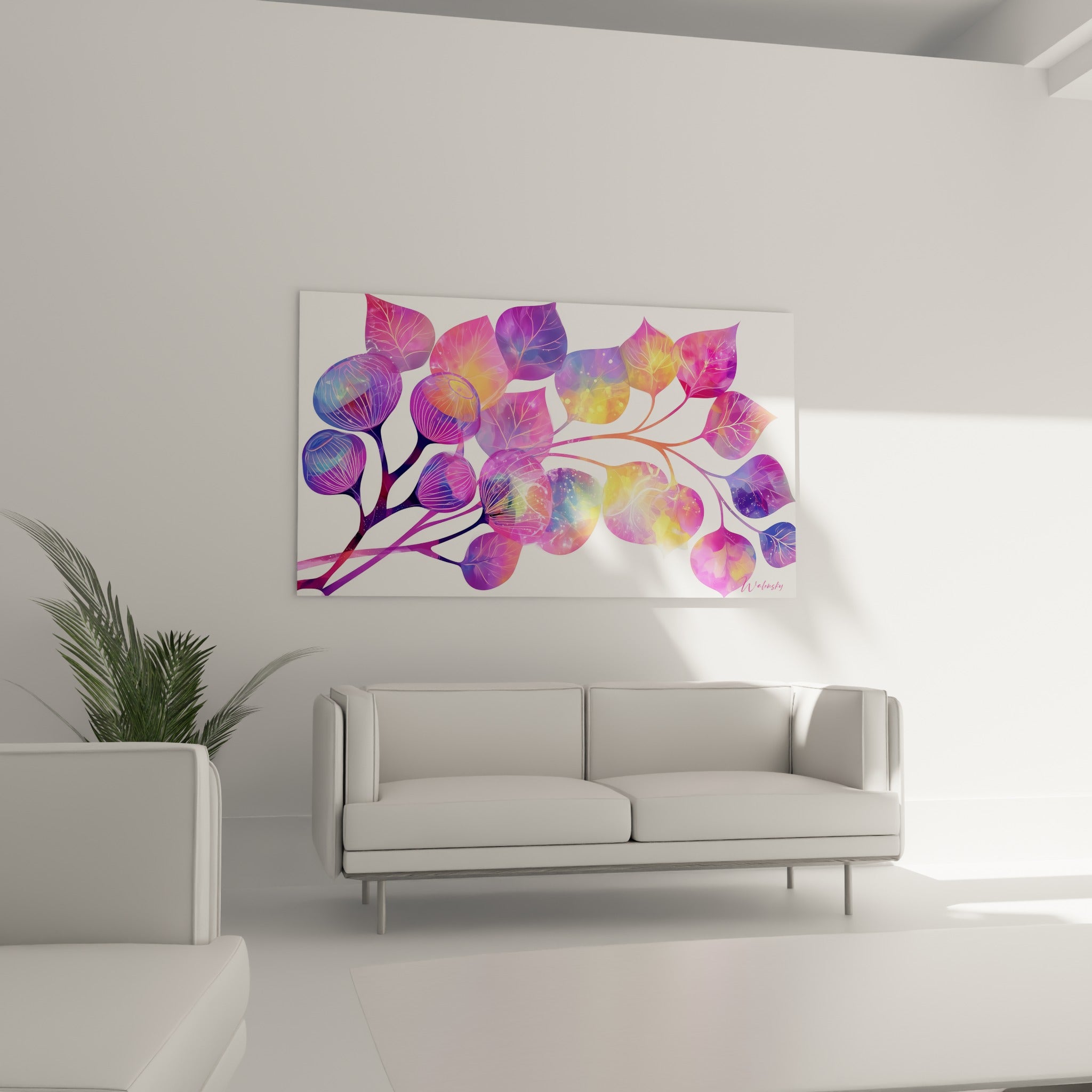 Branche d'eucalyptus multicolore aux teintes fuchsia et bleu placée au-dessus d'un canapé dans un salon lumineux