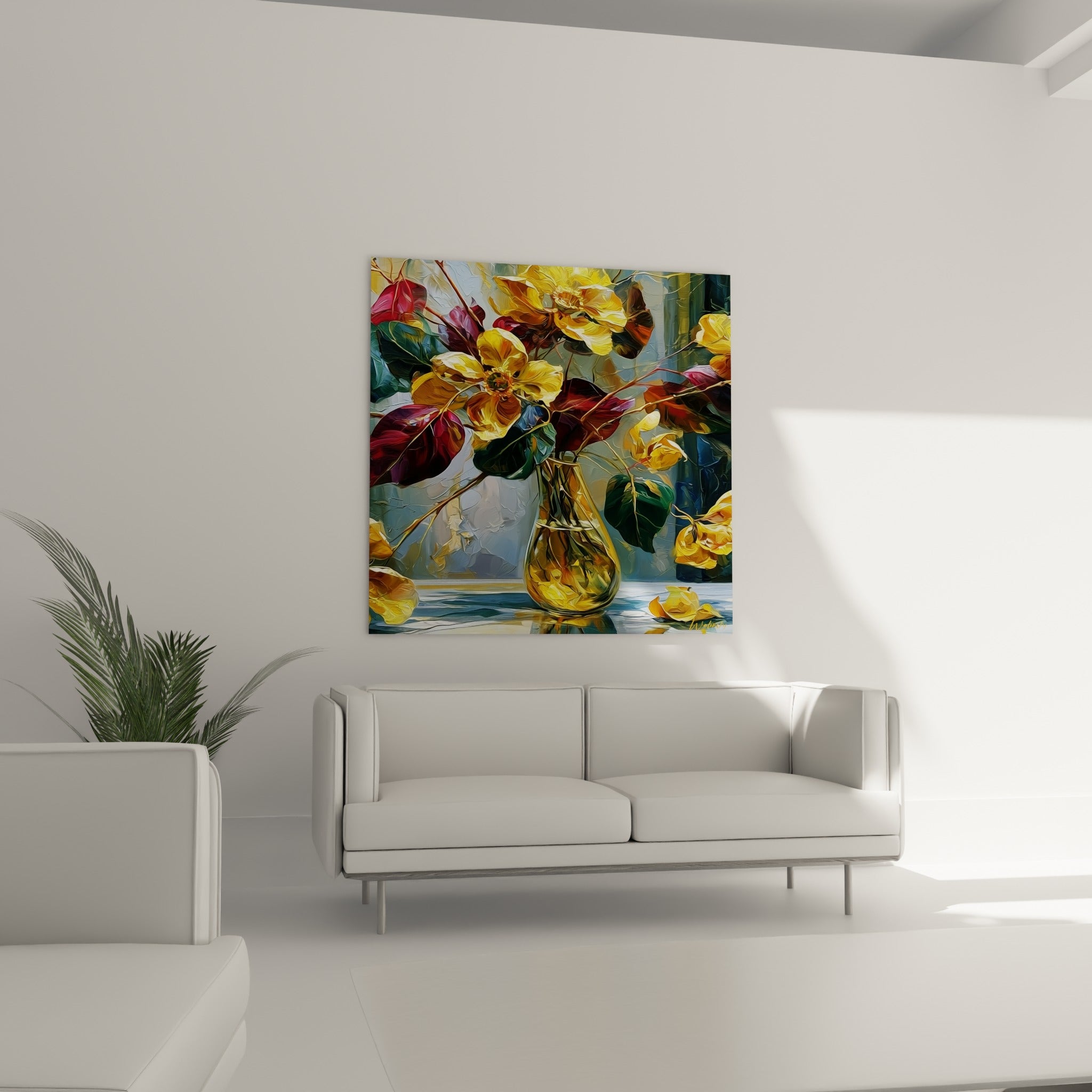Composition florale Eucalyptus aux tons jaunes et bordeaux au-dessus d'un canapé dans un salon lumineux