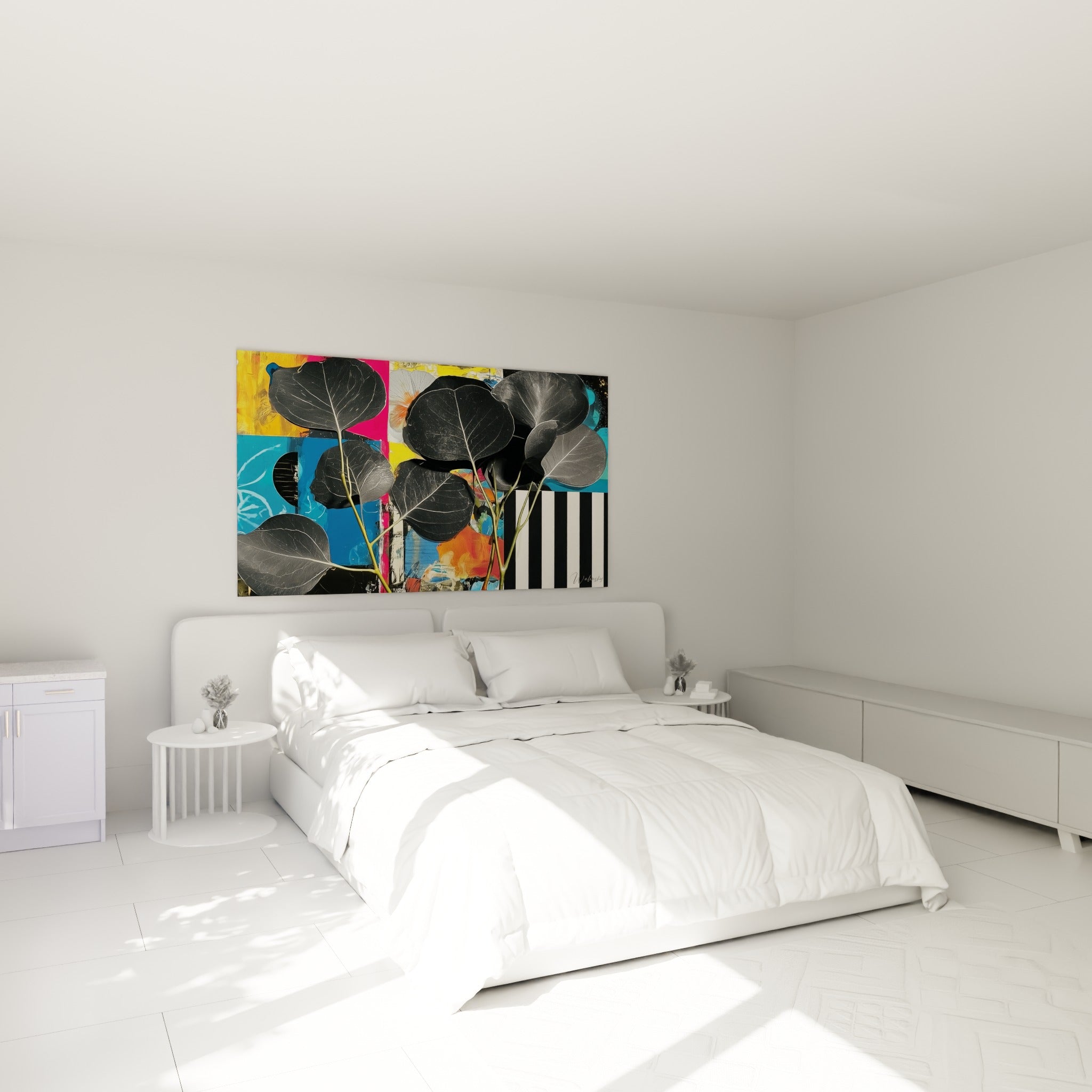 Larges feuilles noires d'eucalyptus et fond jaune moutarde accrochées au-dessus d'un lit dans une chambre claire