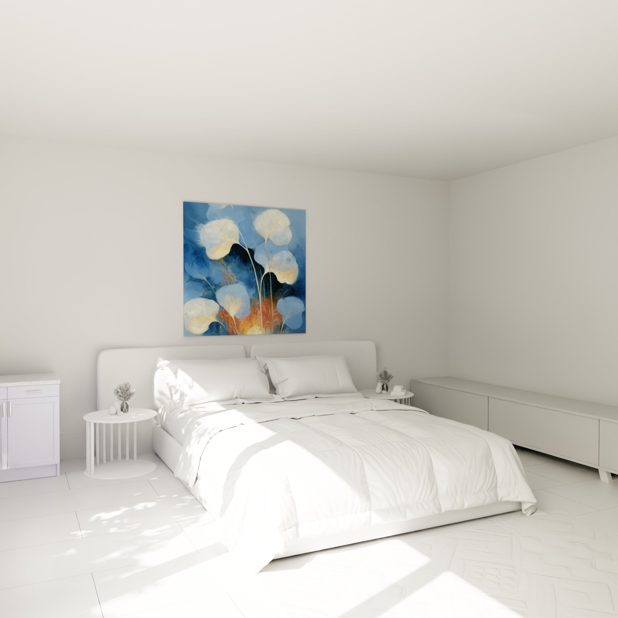 Tiges dorées et pétales bleu marine du tableau Eucalyptus au-dessus d'un lit dans une chambre claire