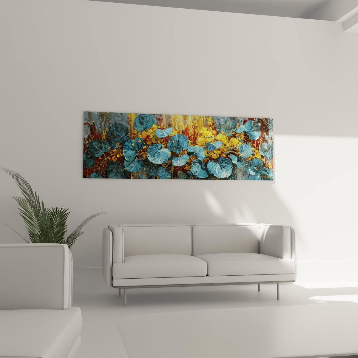 Composition Eucalyptus bleu pétrole et jaune ambré au-dessus d'un canapé dans un salon lumineux