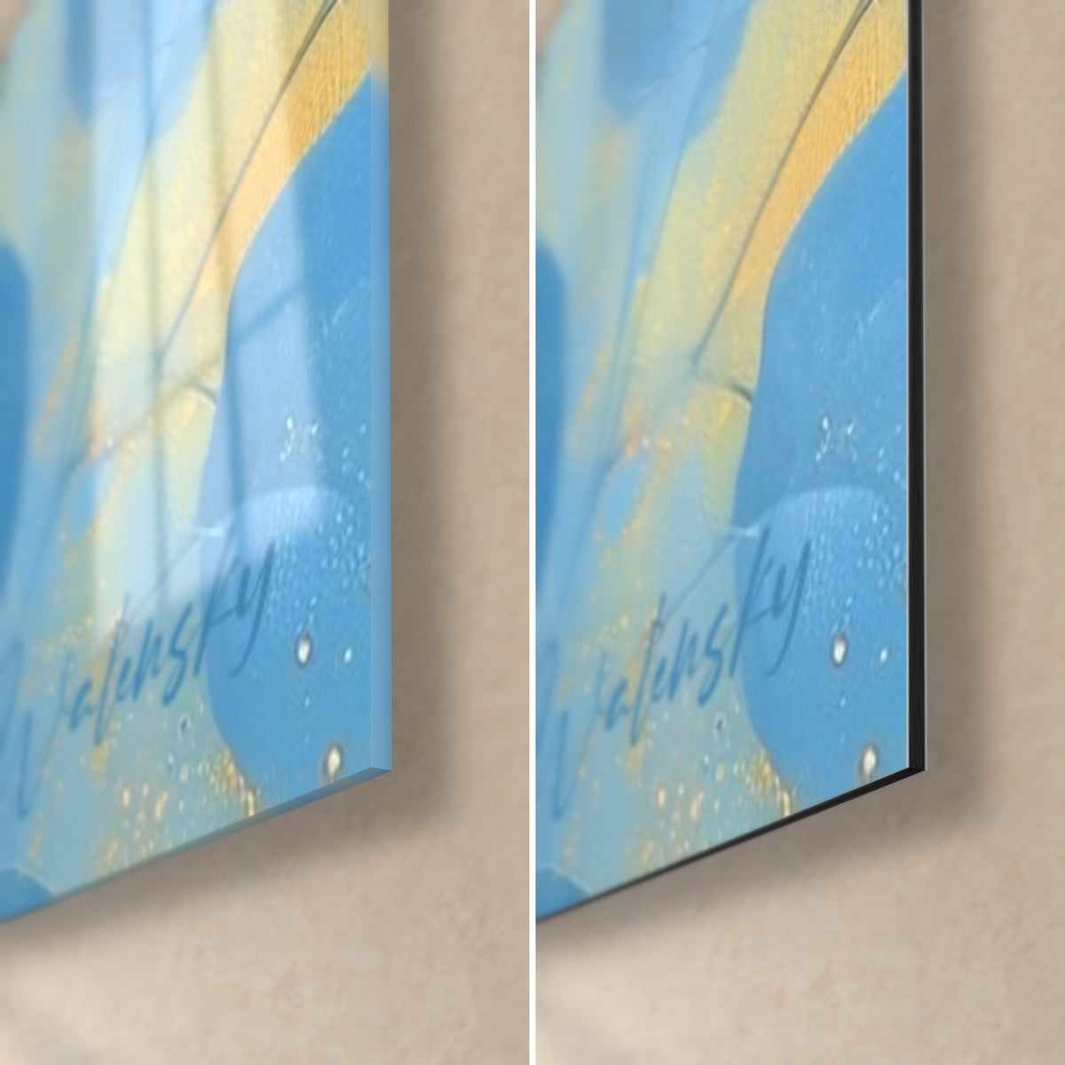 Cuadro de hojas azules sobre fondo amarillo dorado, esquina inferior derecha: cristal brillante con reflejos a la izquierda, Dibond negro mate a la derecha