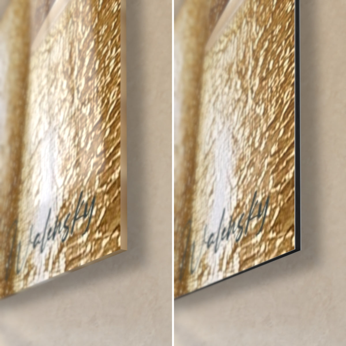 Schilderij reliëf gouden vaas, rechtsonder: glanzend acrylglas links, mat Dibond-aluminium rechts, zwarte rand van 3 mm