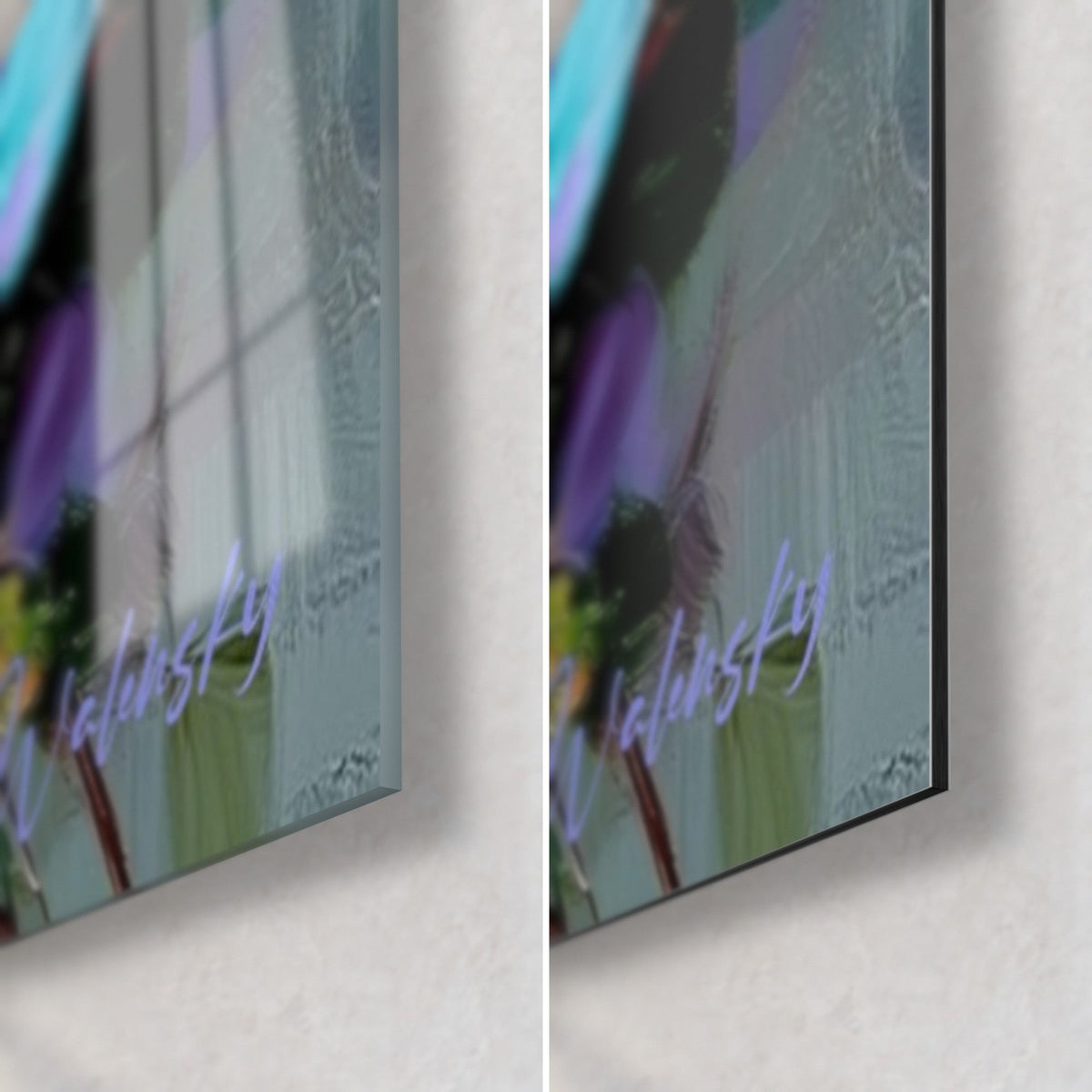 Quadro di fiori turchesi, angolo in basso a destra: vetro acrilico lucido che riflette la finestra, Dibond nero opaco, spessore 3 mm