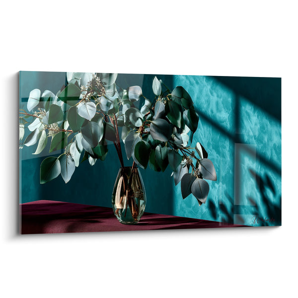 Tableau Vase de verre aux feuilles bleu-vert - Lumière d'après-midi - Edition Eucalyptus