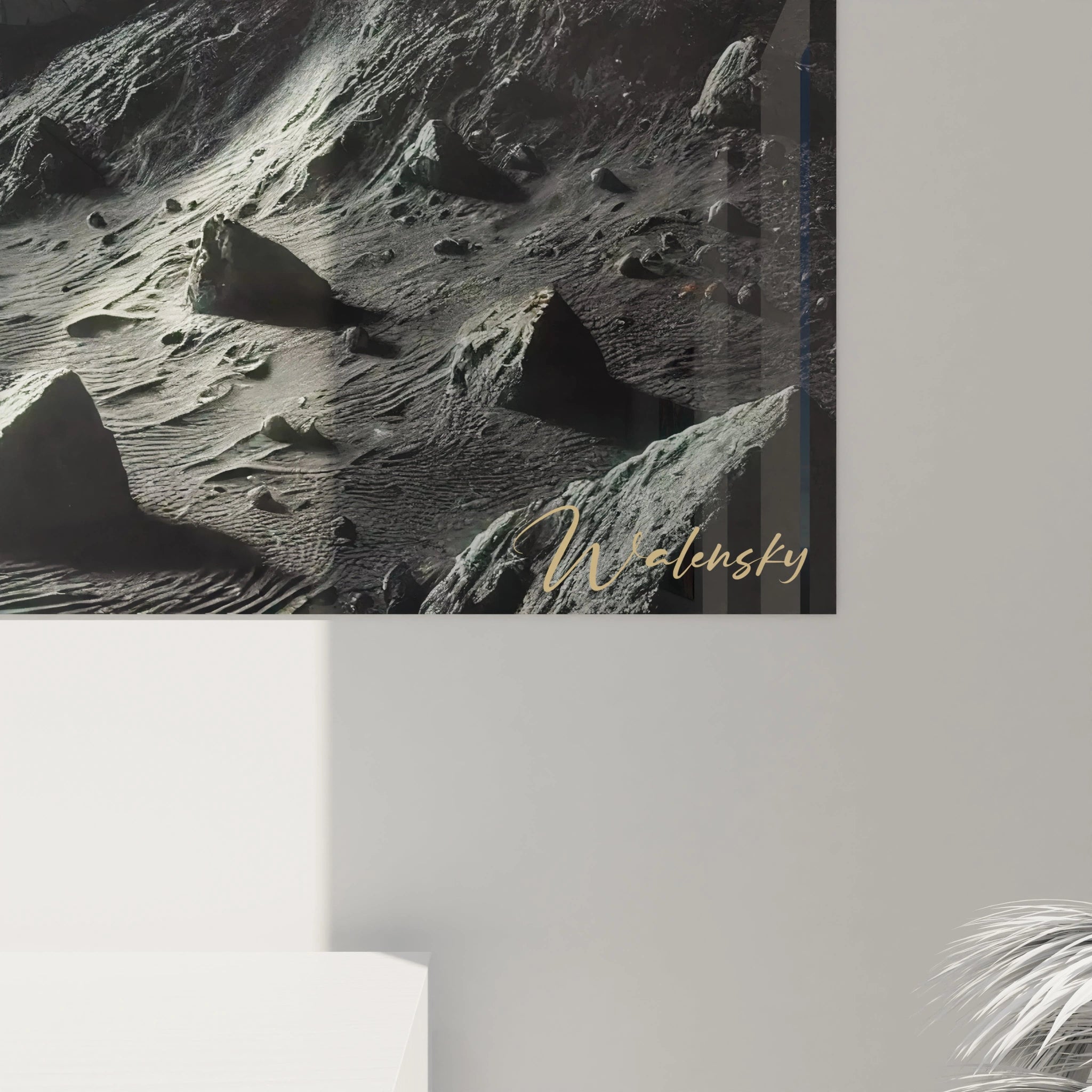 vue de près du tableau : Détails réalistes des cratères lunaires et de la combinaison blanche. Éclats lumineux contrastés, mêlant textures rocailleuses et profondeur mystérieuse du cosmos.

