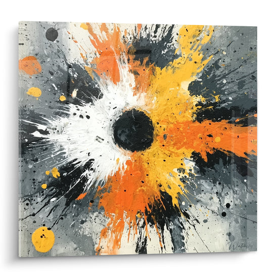 Explosion orange et dorée jaillissant d'un noyau noir sur fond gris anthracite éclaboussé