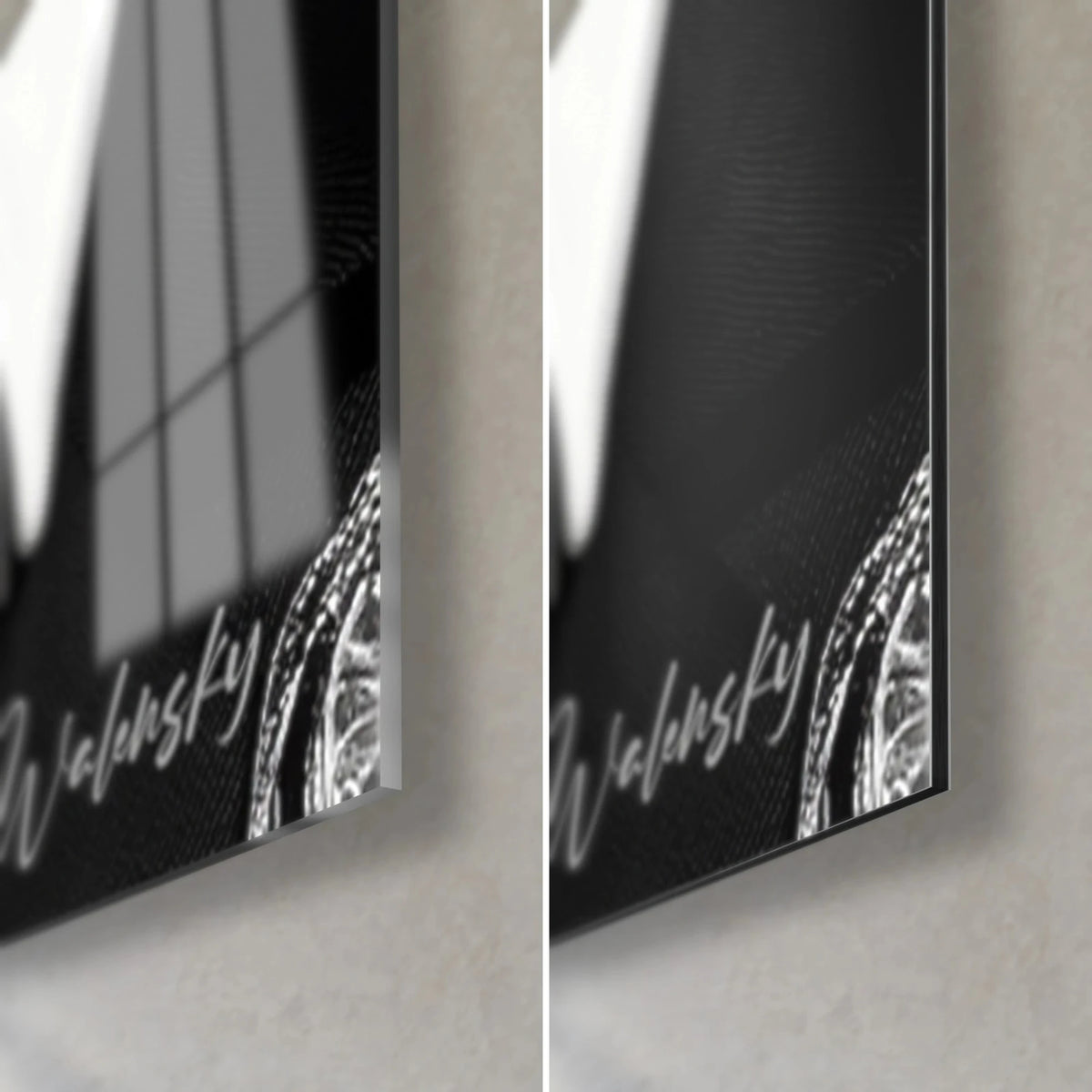 Schilderij monochrome modefoto's, rechtsonder: zilveren Walensky-signatuur, glanzend glas dat een raam weerspiegelt, mat zwart Dibond